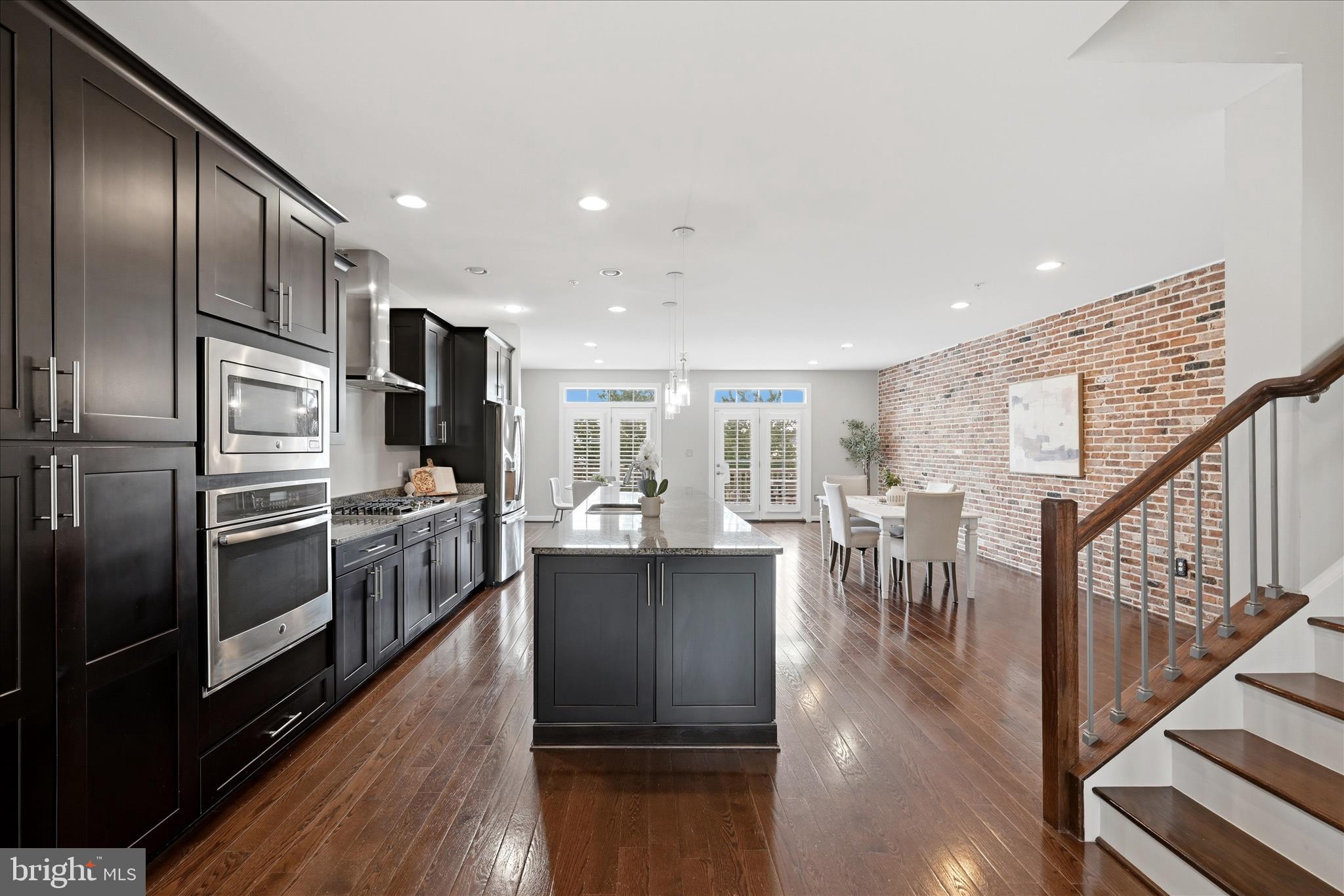ONE LOUDOUN - Residential