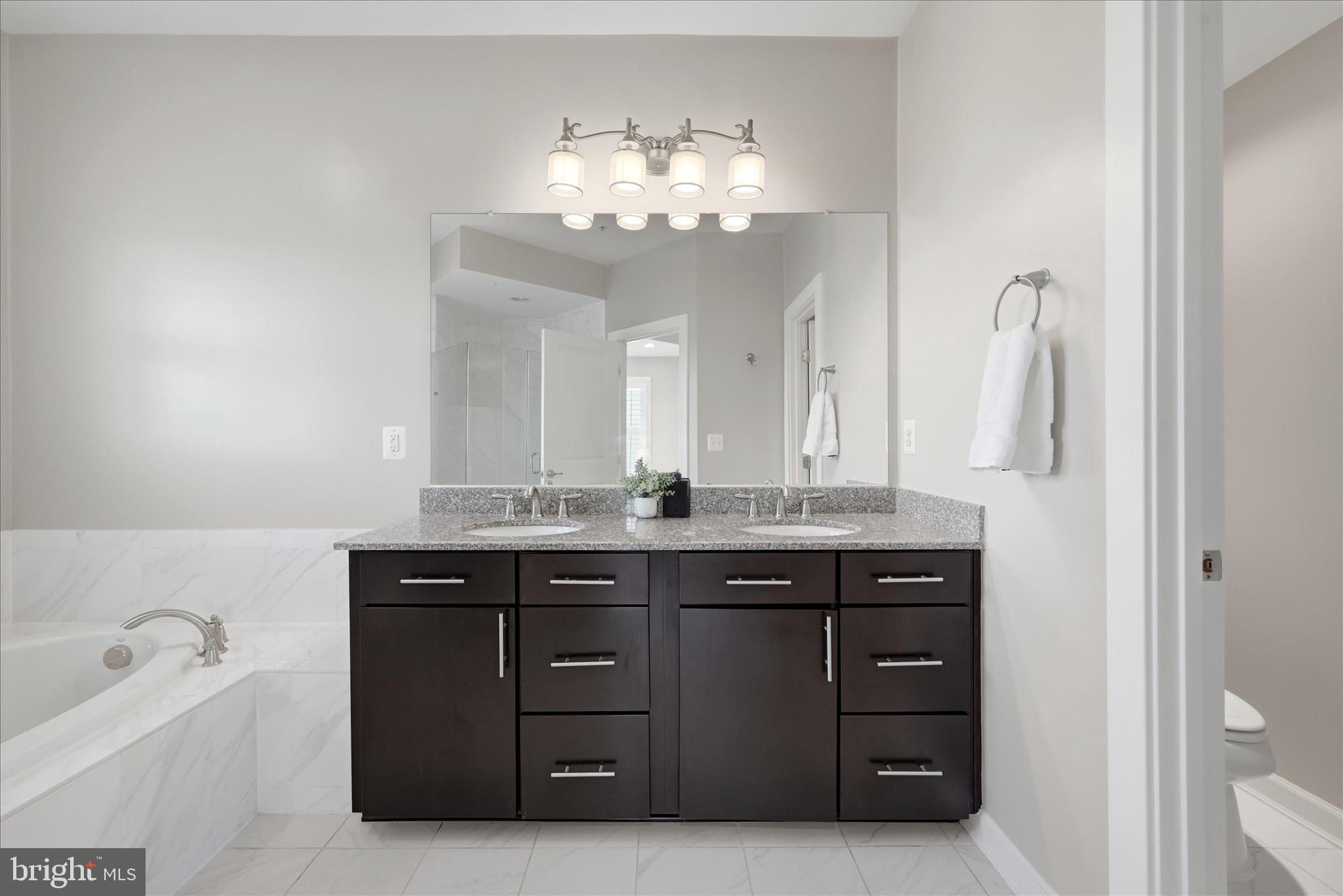 ONE LOUDOUN - Residential
