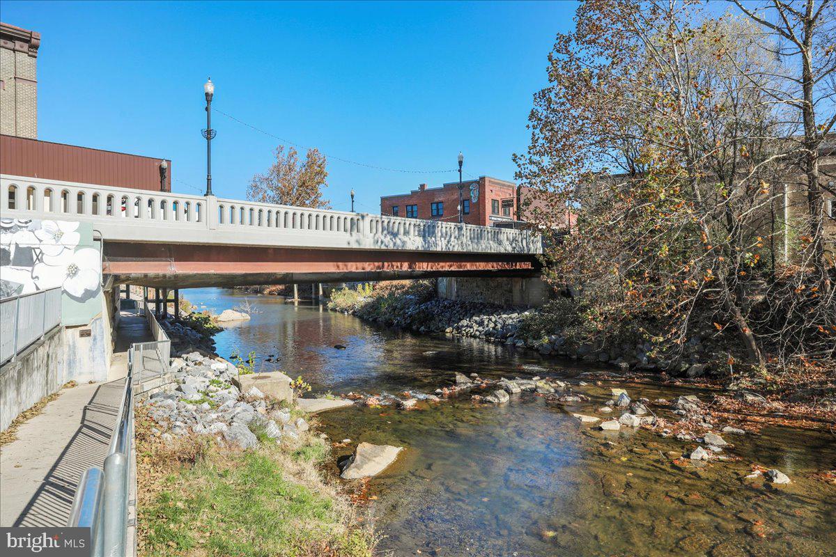 LURAY - Commercial Sale