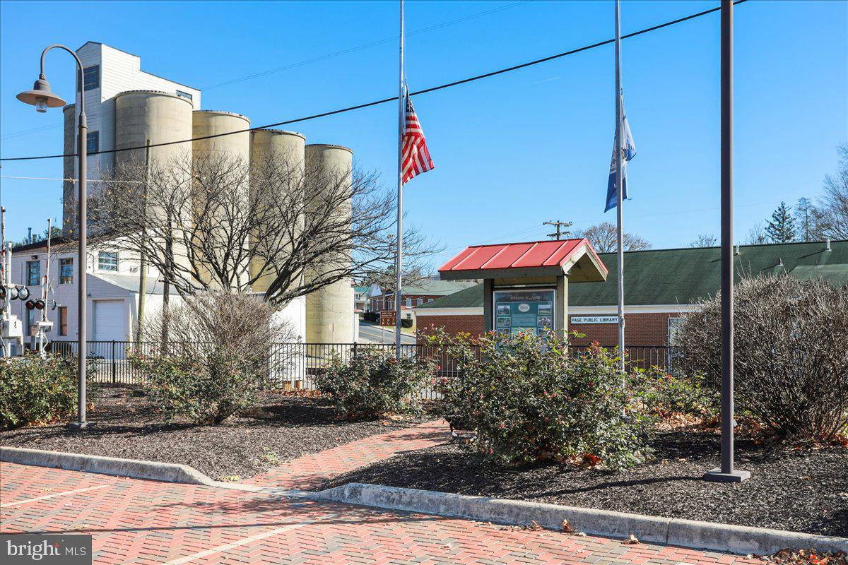 LURAY - Commercial Sale