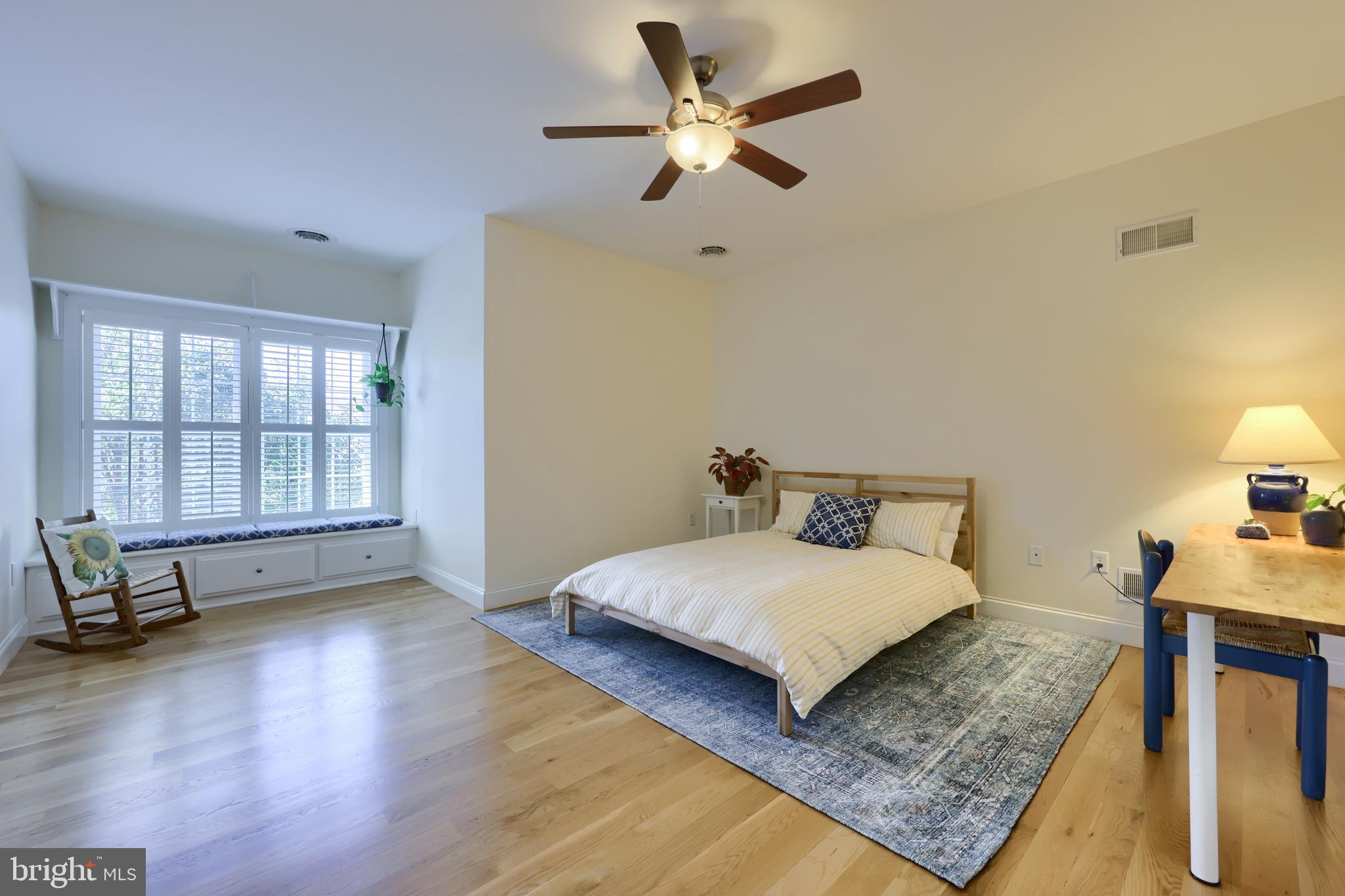 WELLESLEY MANOR - Residential