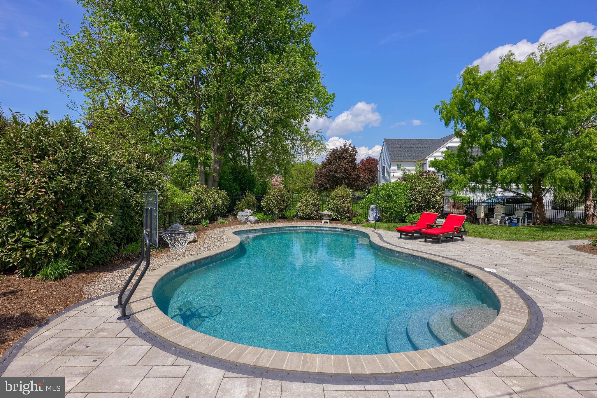 WELLESLEY MANOR - Residential