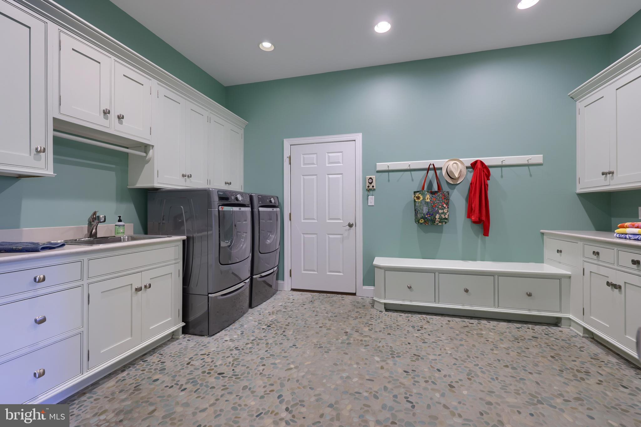 WELLESLEY MANOR - Residential