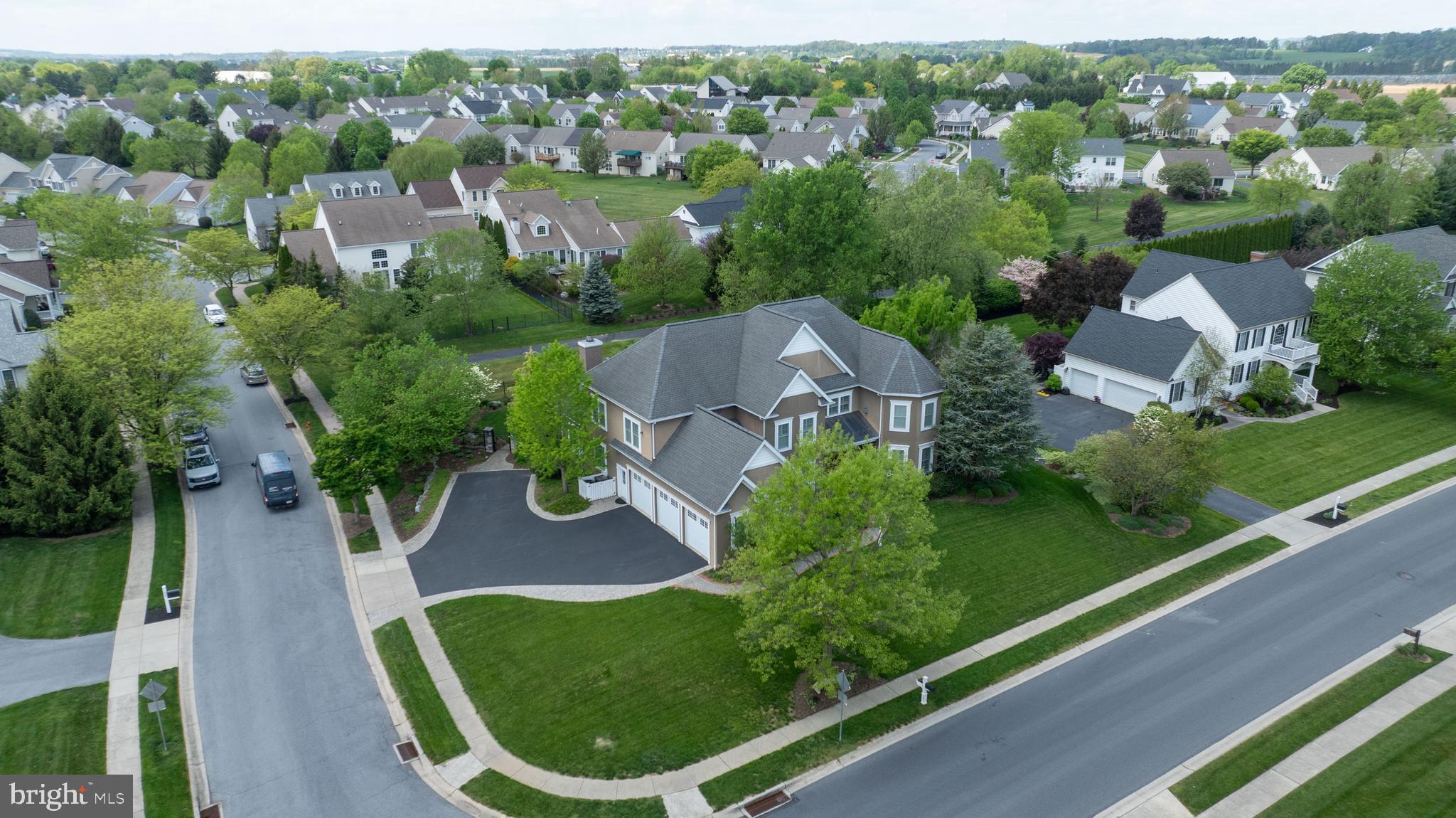 WELLESLEY MANOR - Residential