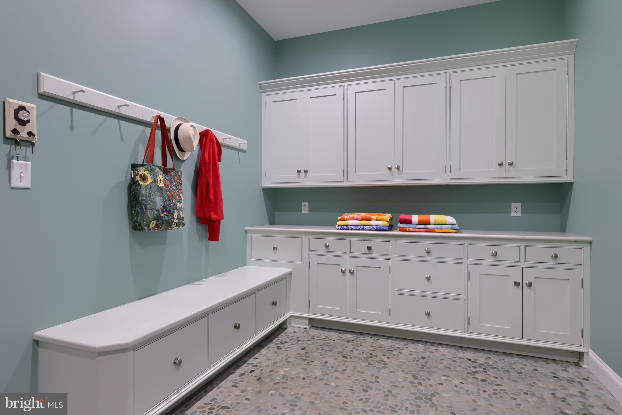 WELLESLEY MANOR - Residential