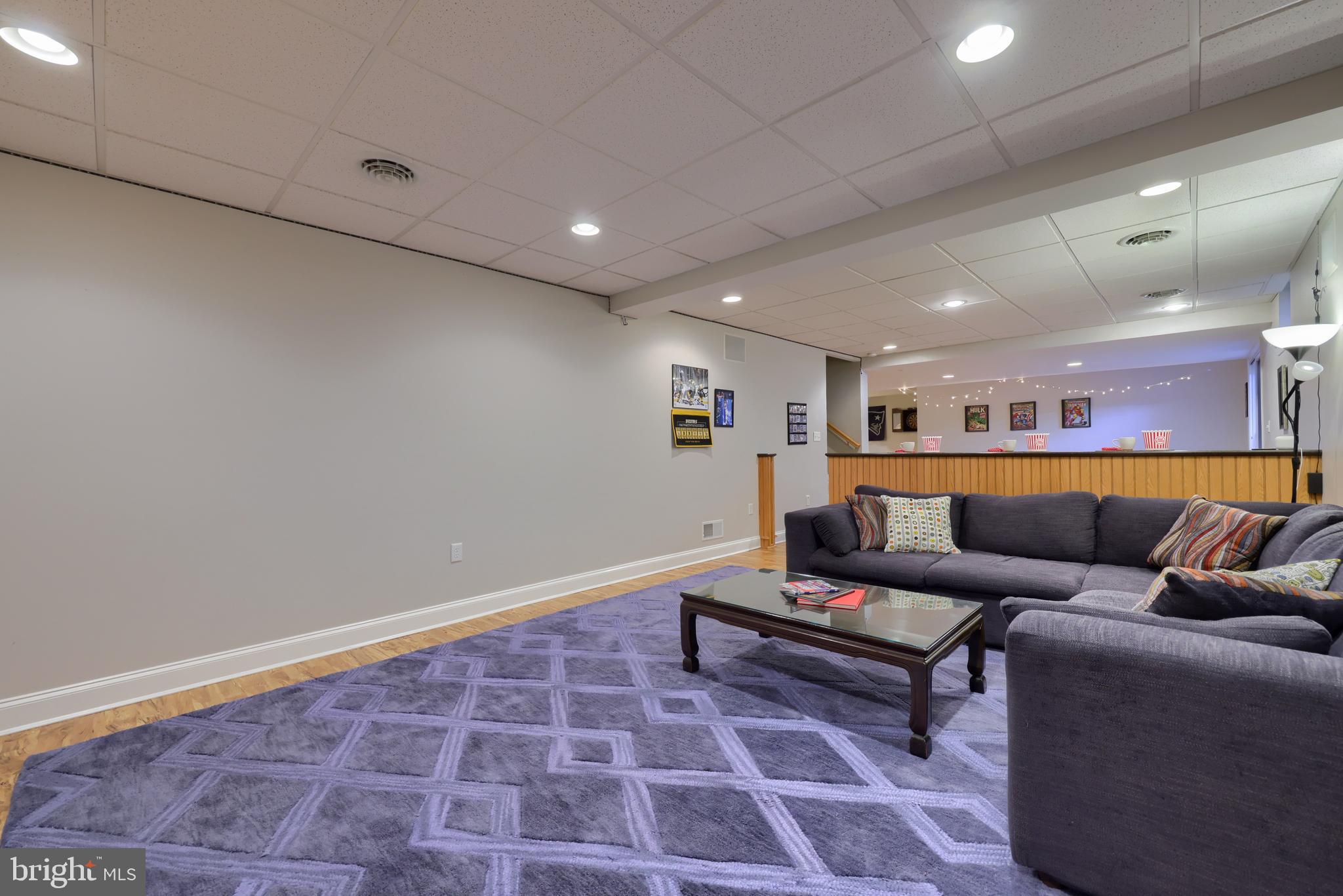 WELLESLEY MANOR - Residential