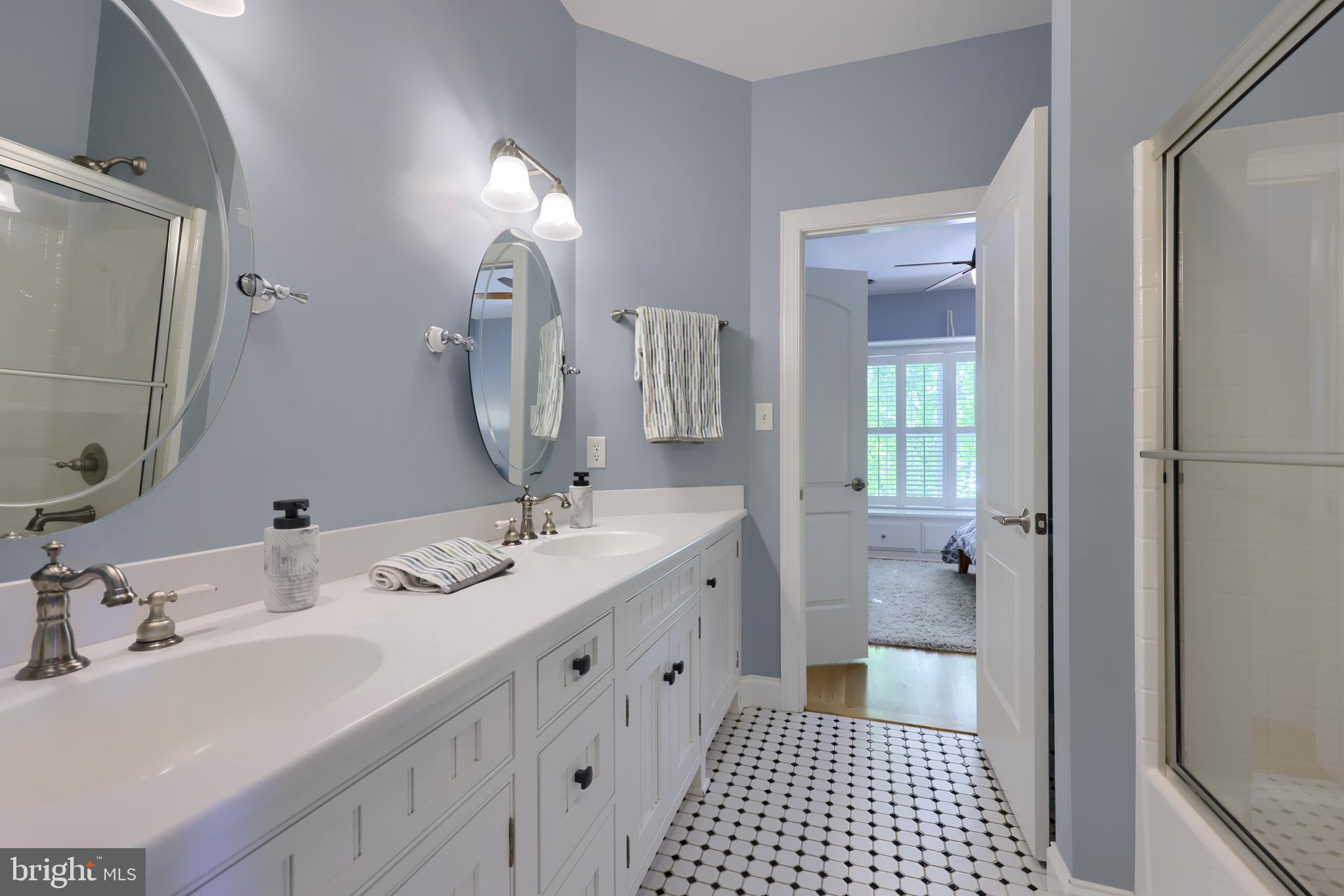 WELLESLEY MANOR - Residential