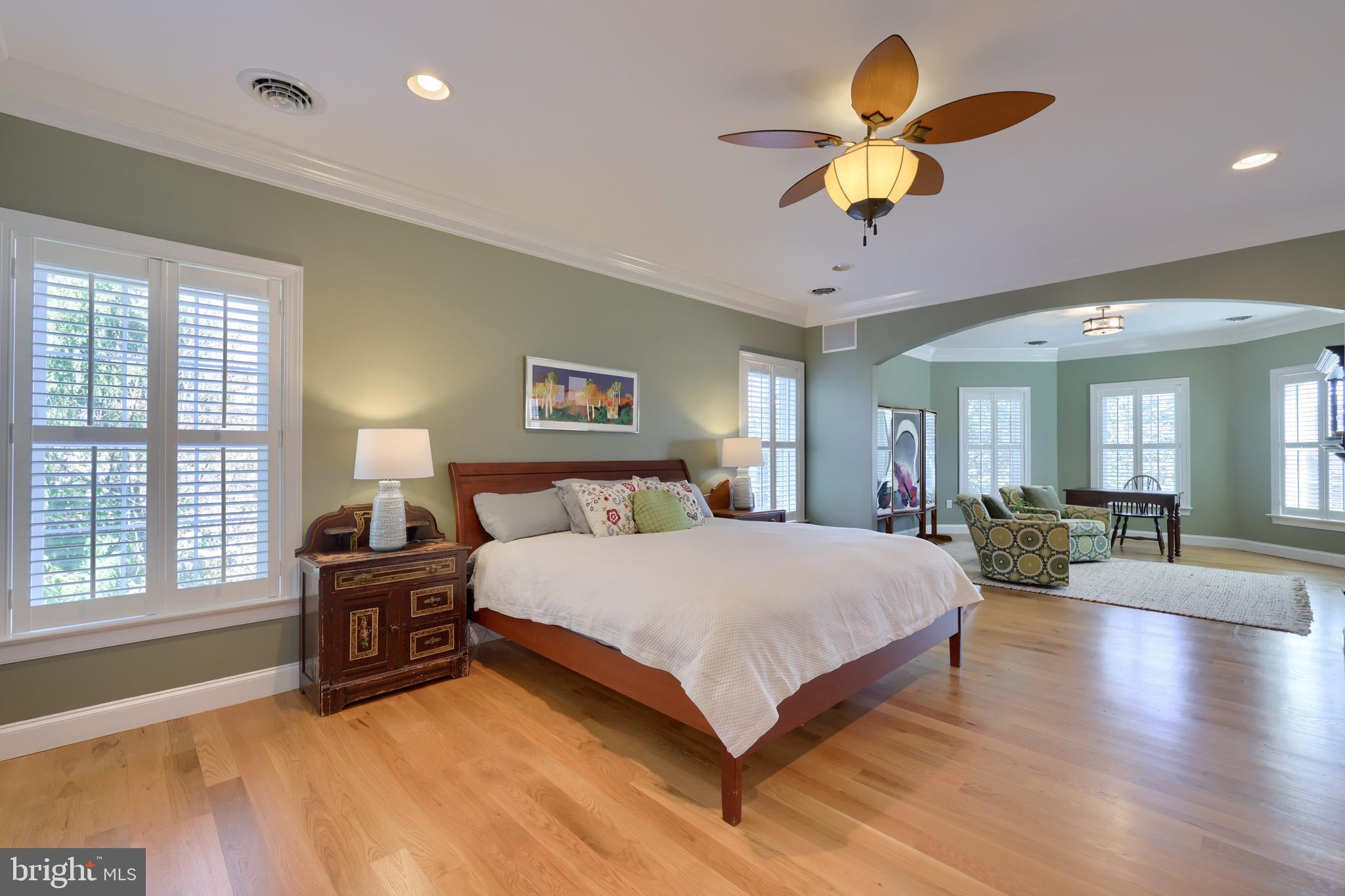 WELLESLEY MANOR - Residential