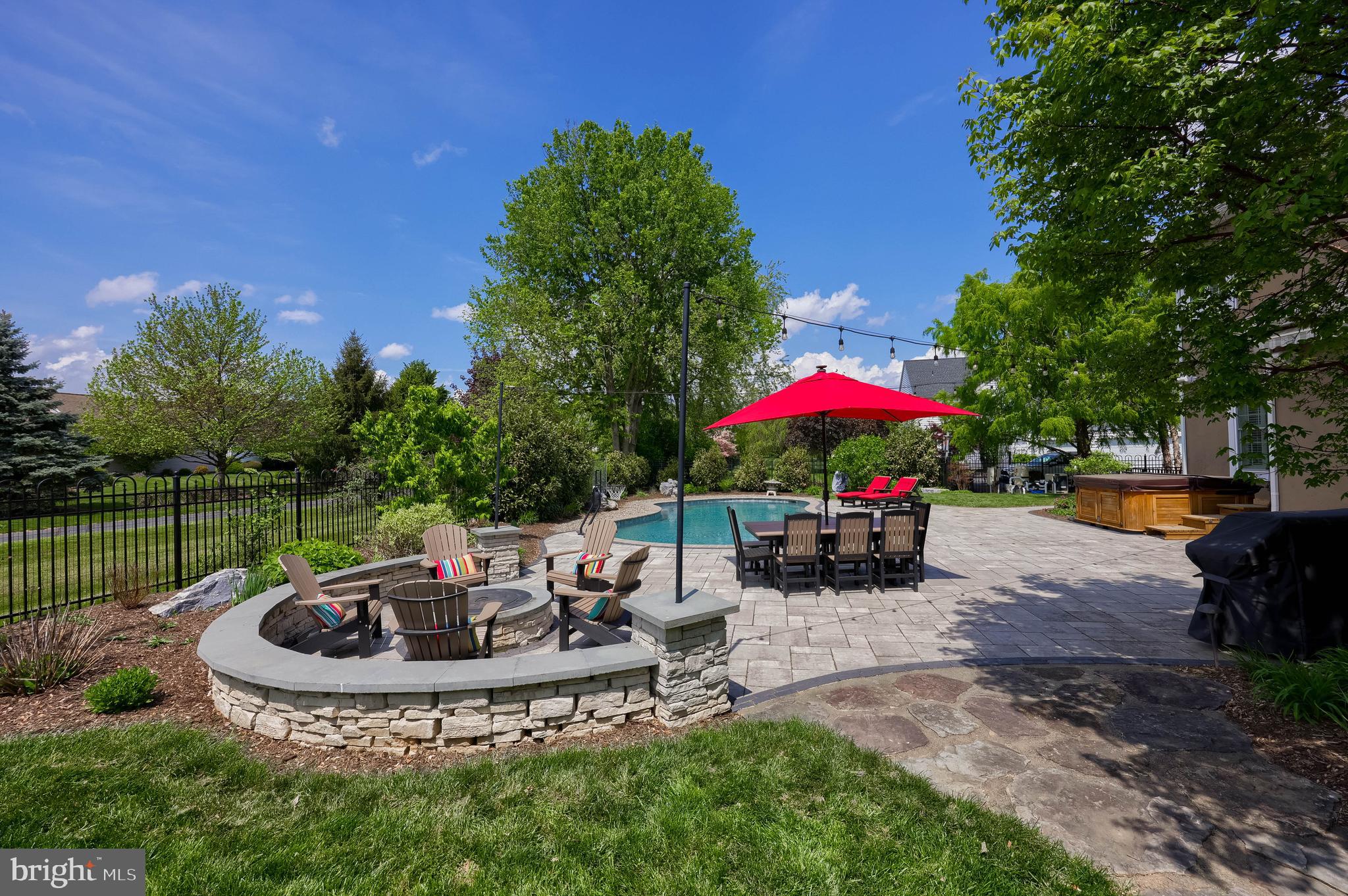 WELLESLEY MANOR - Residential