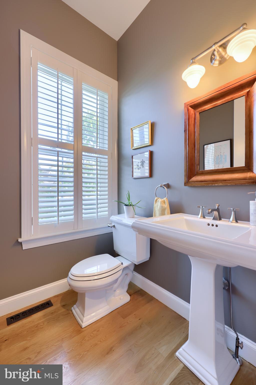 WELLESLEY MANOR - Residential