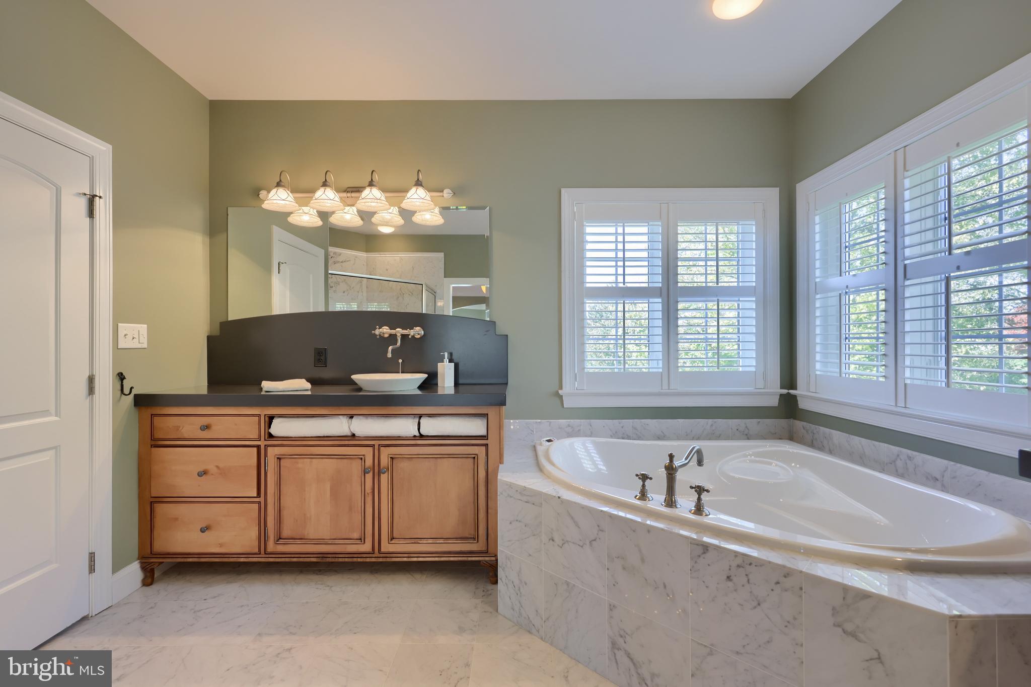 WELLESLEY MANOR - Residential