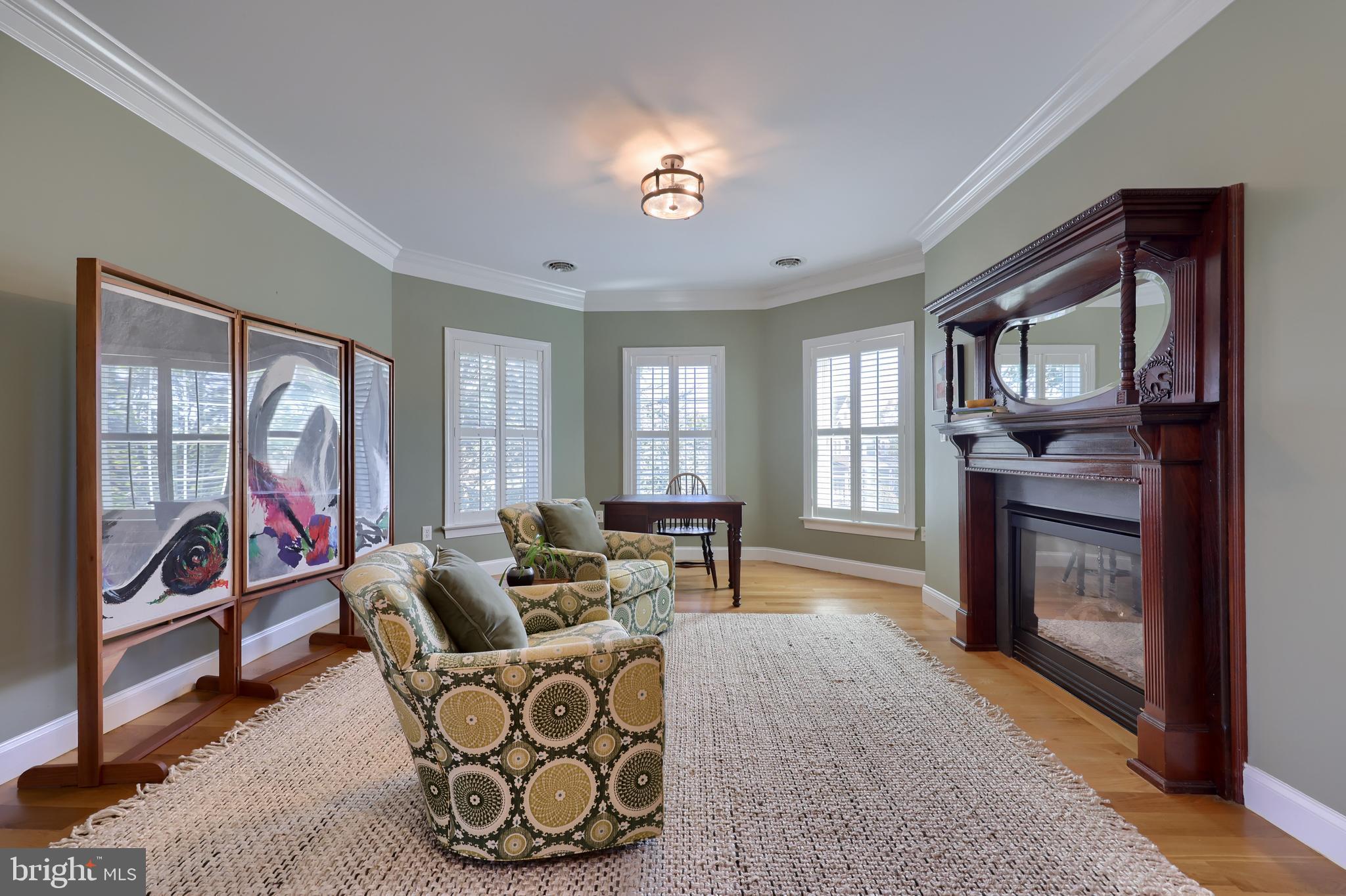 WELLESLEY MANOR - Residential