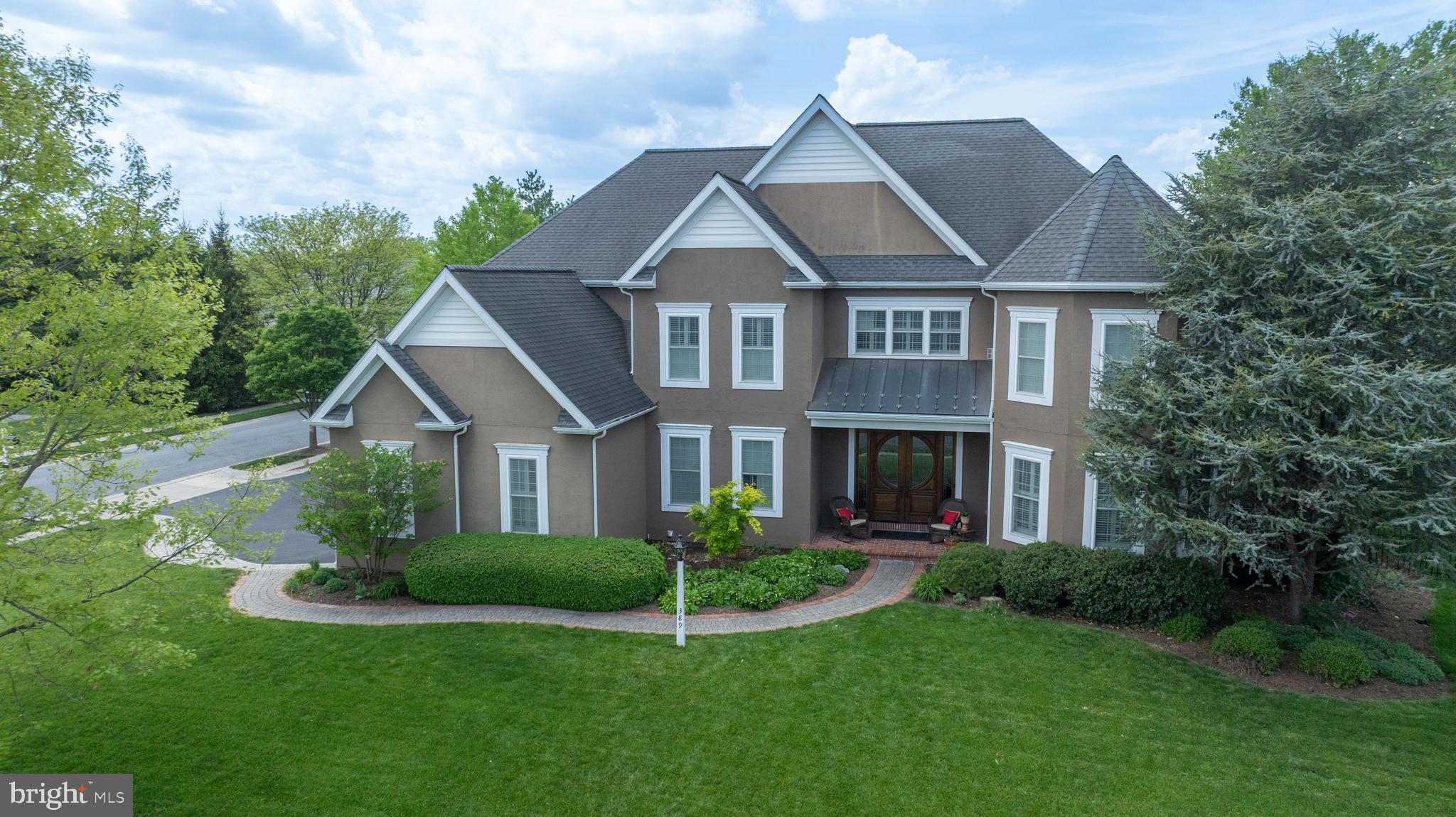 WELLESLEY MANOR - Residential