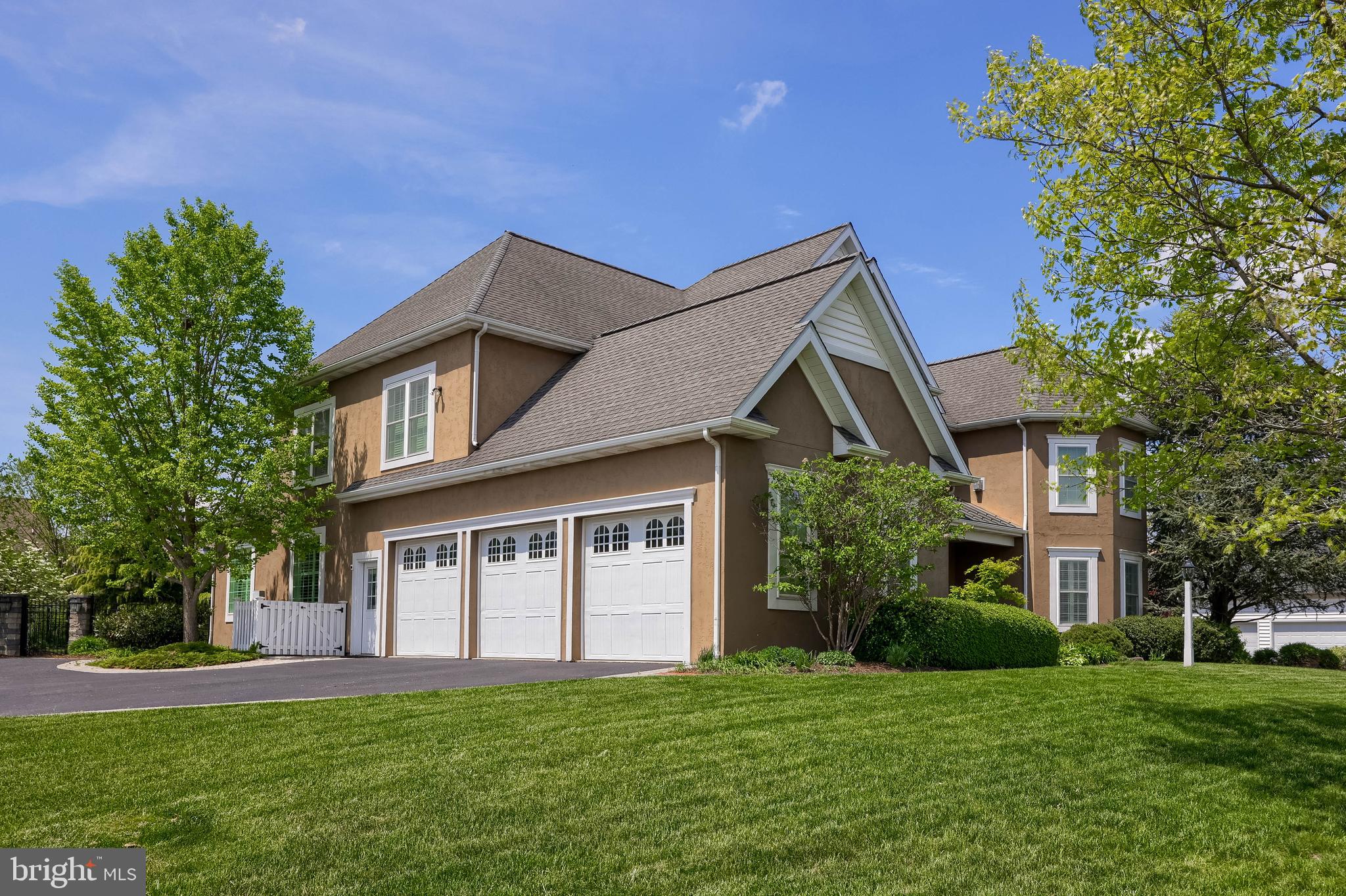 WELLESLEY MANOR - Residential