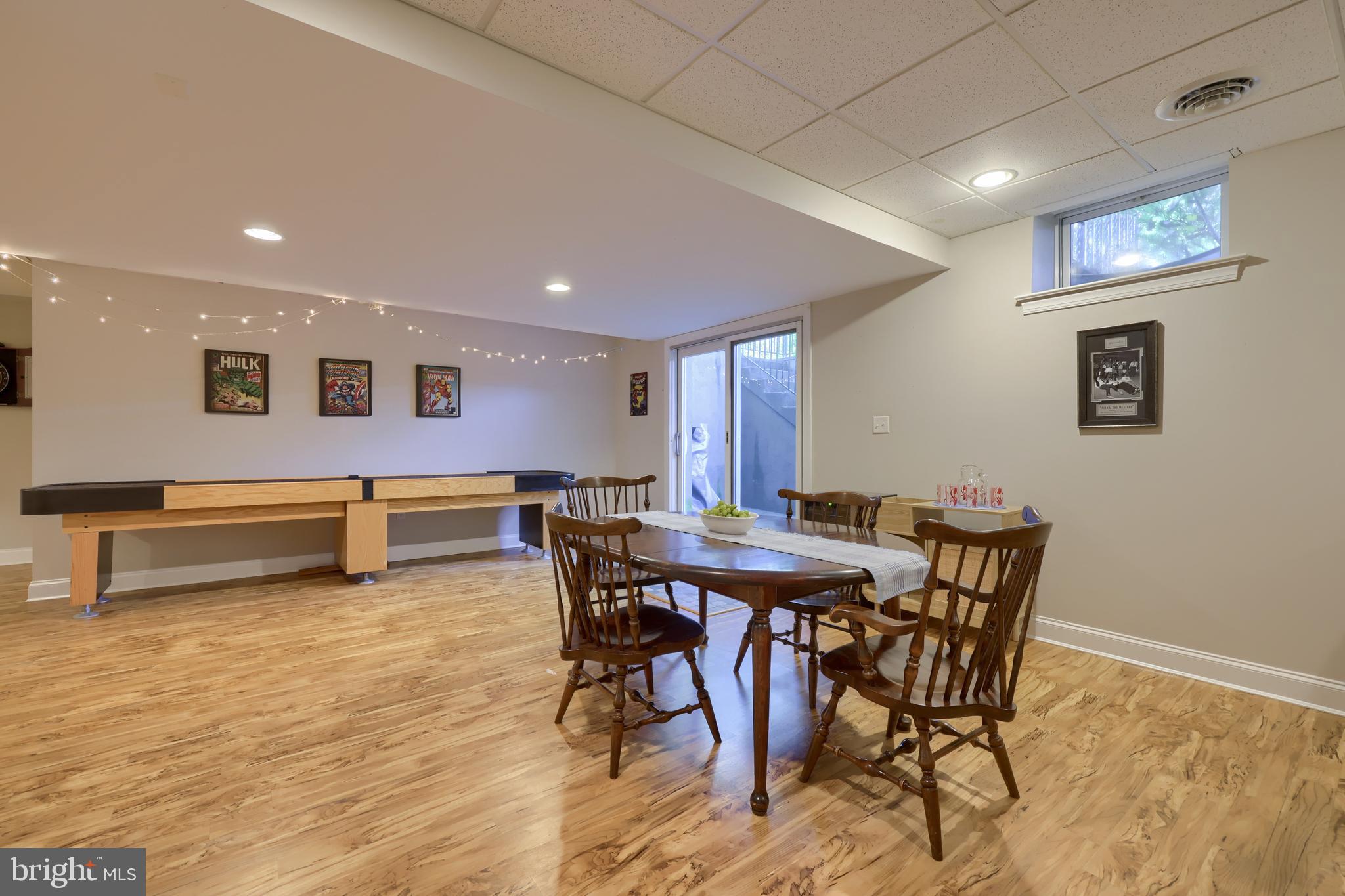 WELLESLEY MANOR - Residential