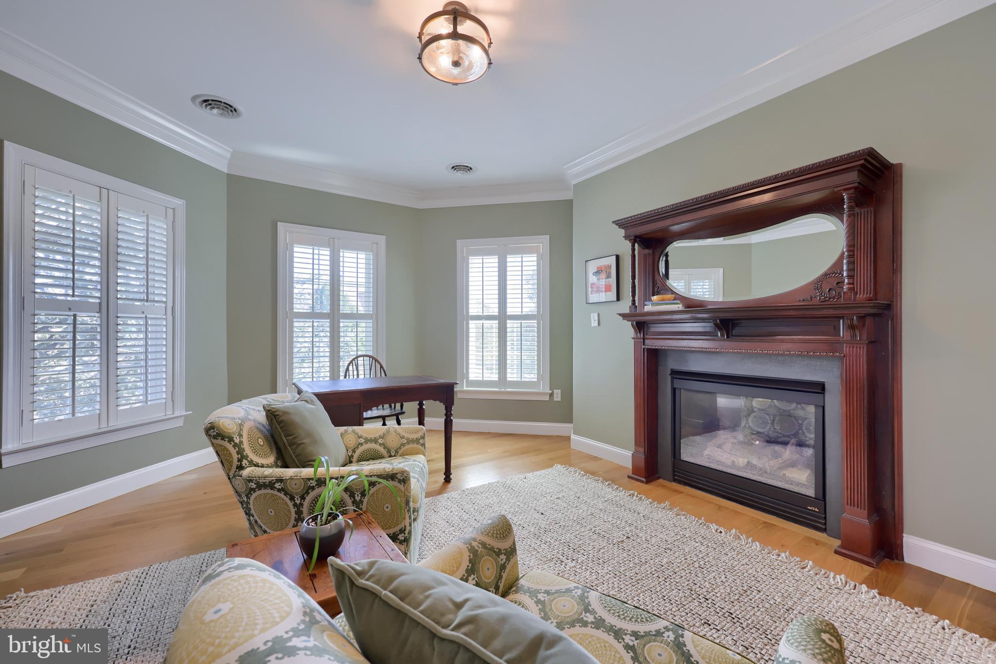 WELLESLEY MANOR - Residential