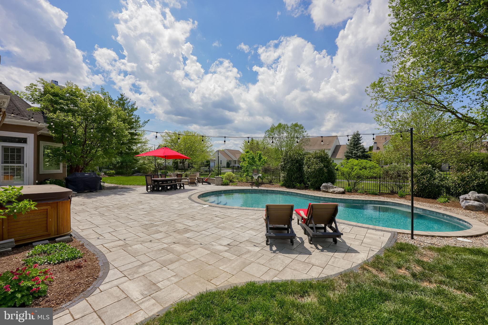 WELLESLEY MANOR - Residential