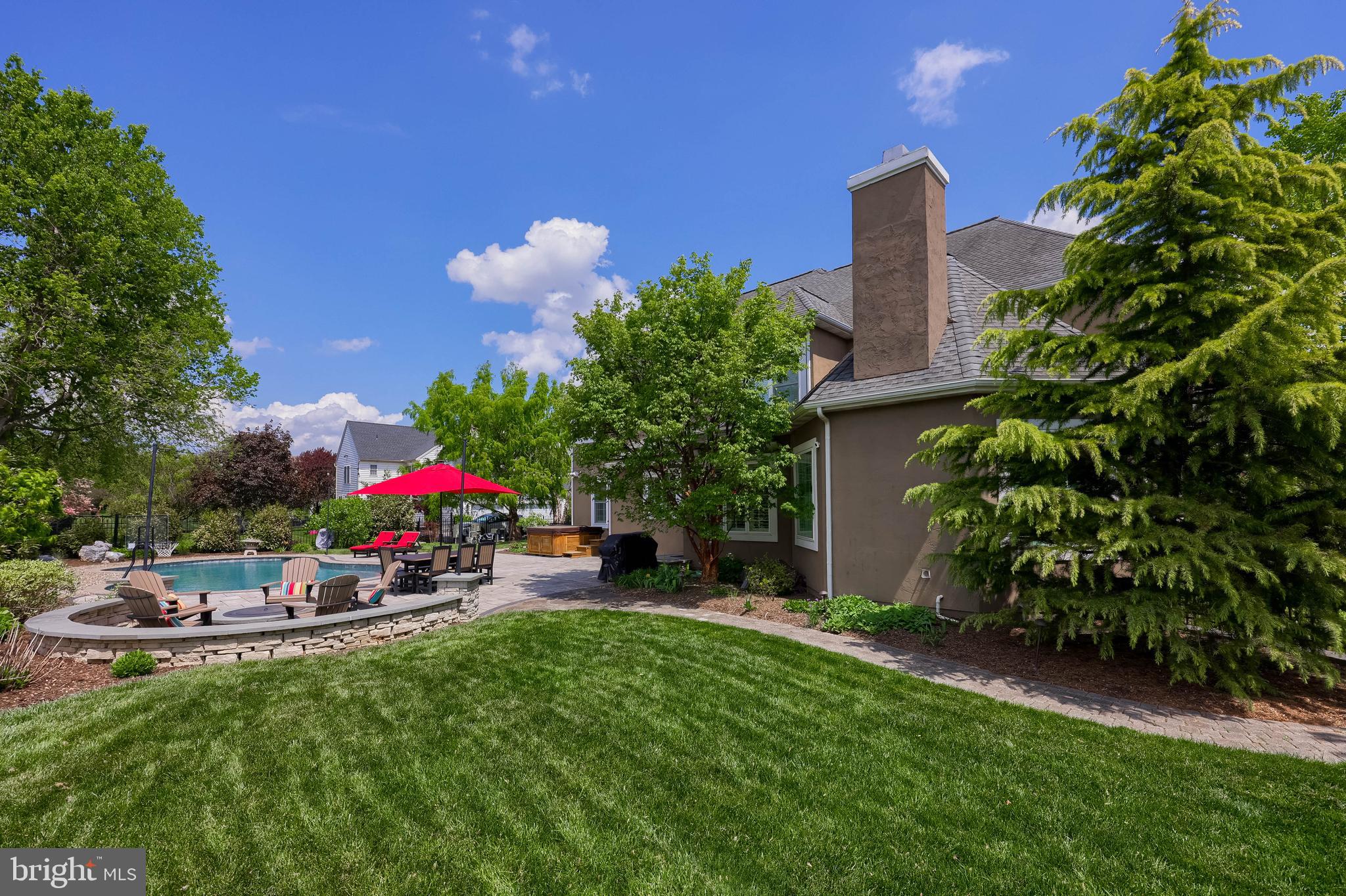 WELLESLEY MANOR - Residential