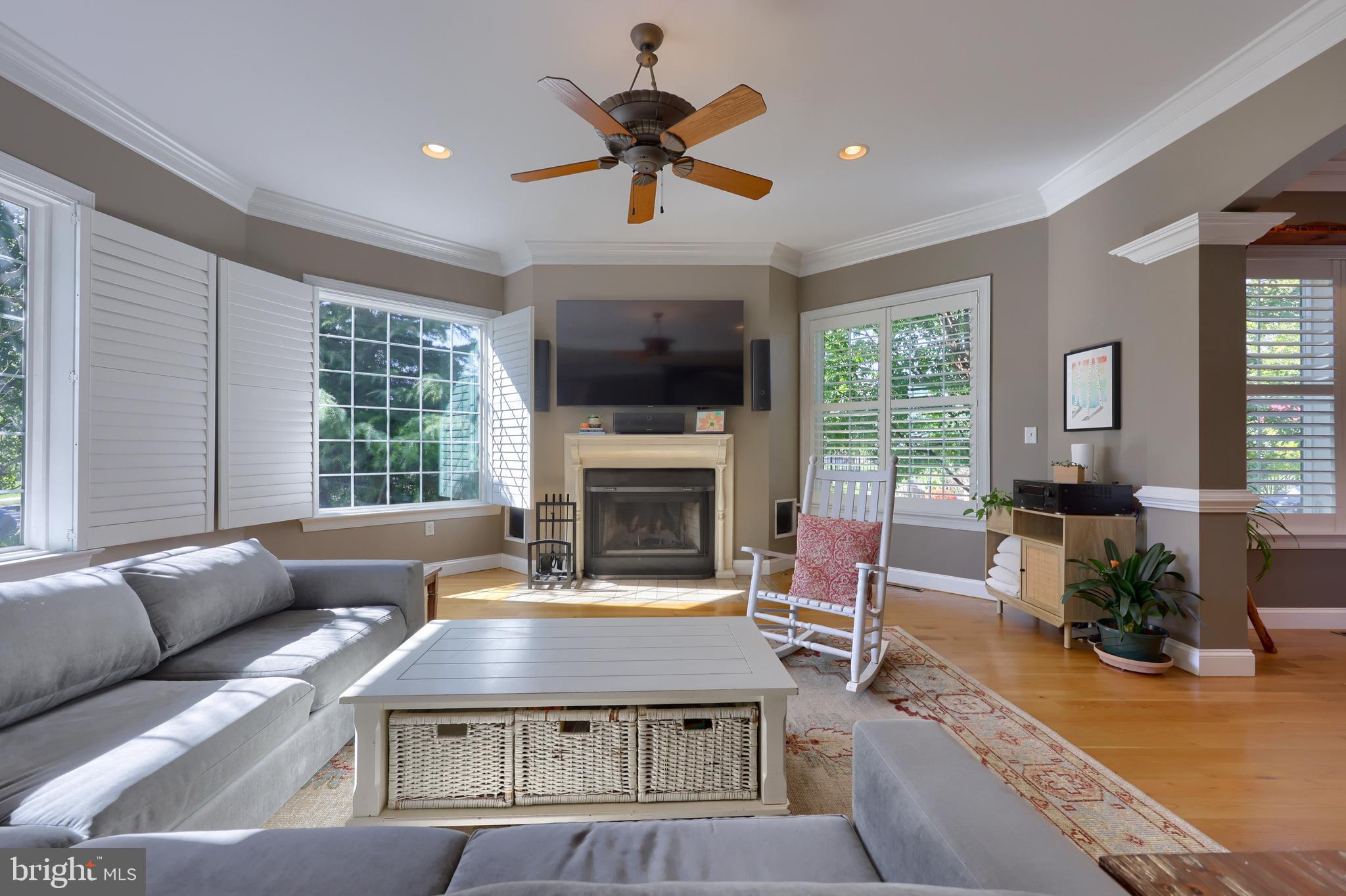 WELLESLEY MANOR - Residential