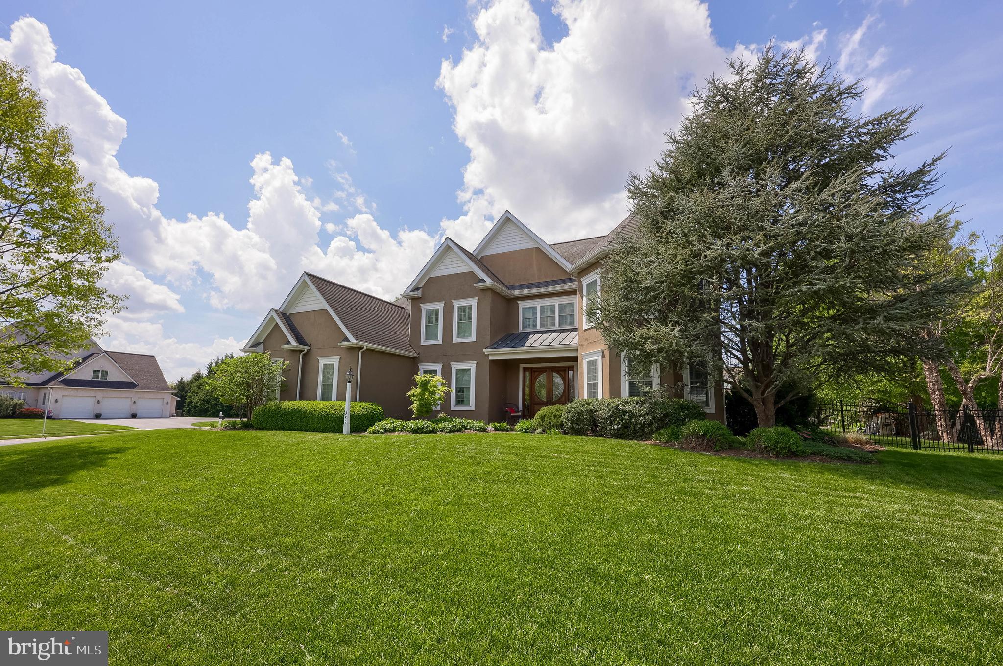 WELLESLEY MANOR - Residential