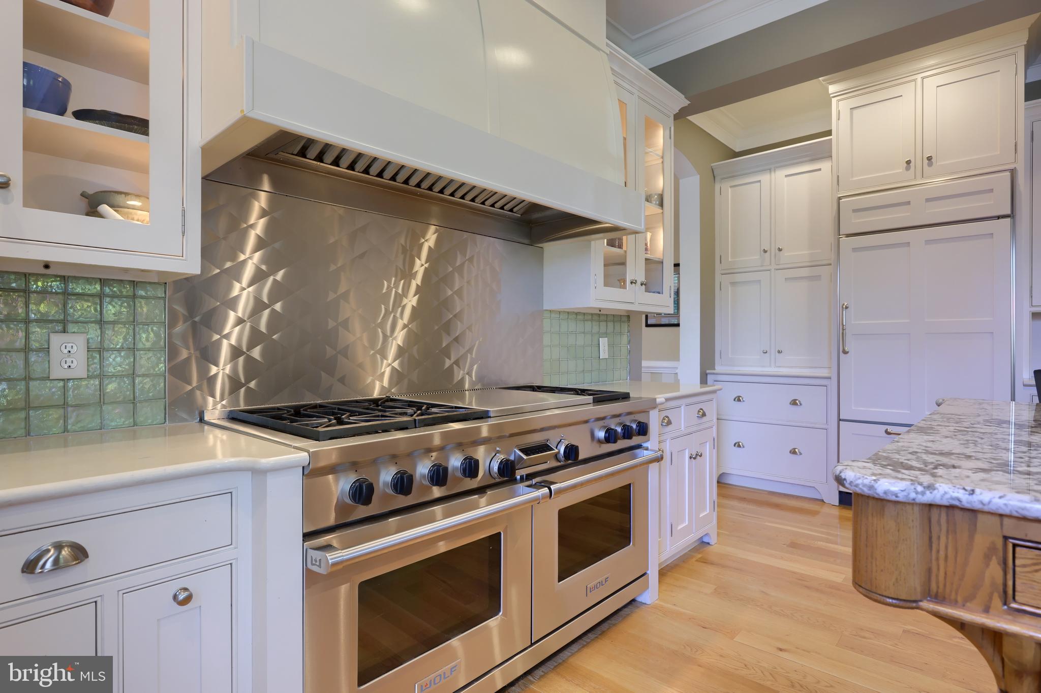 WELLESLEY MANOR - Residential