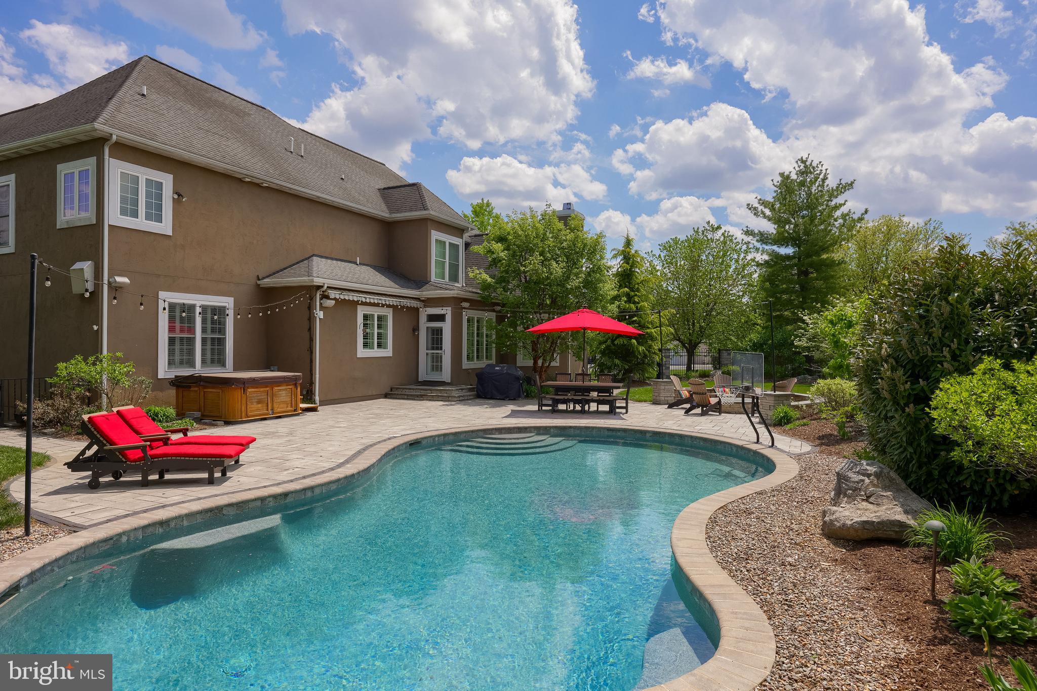 WELLESLEY MANOR - Residential