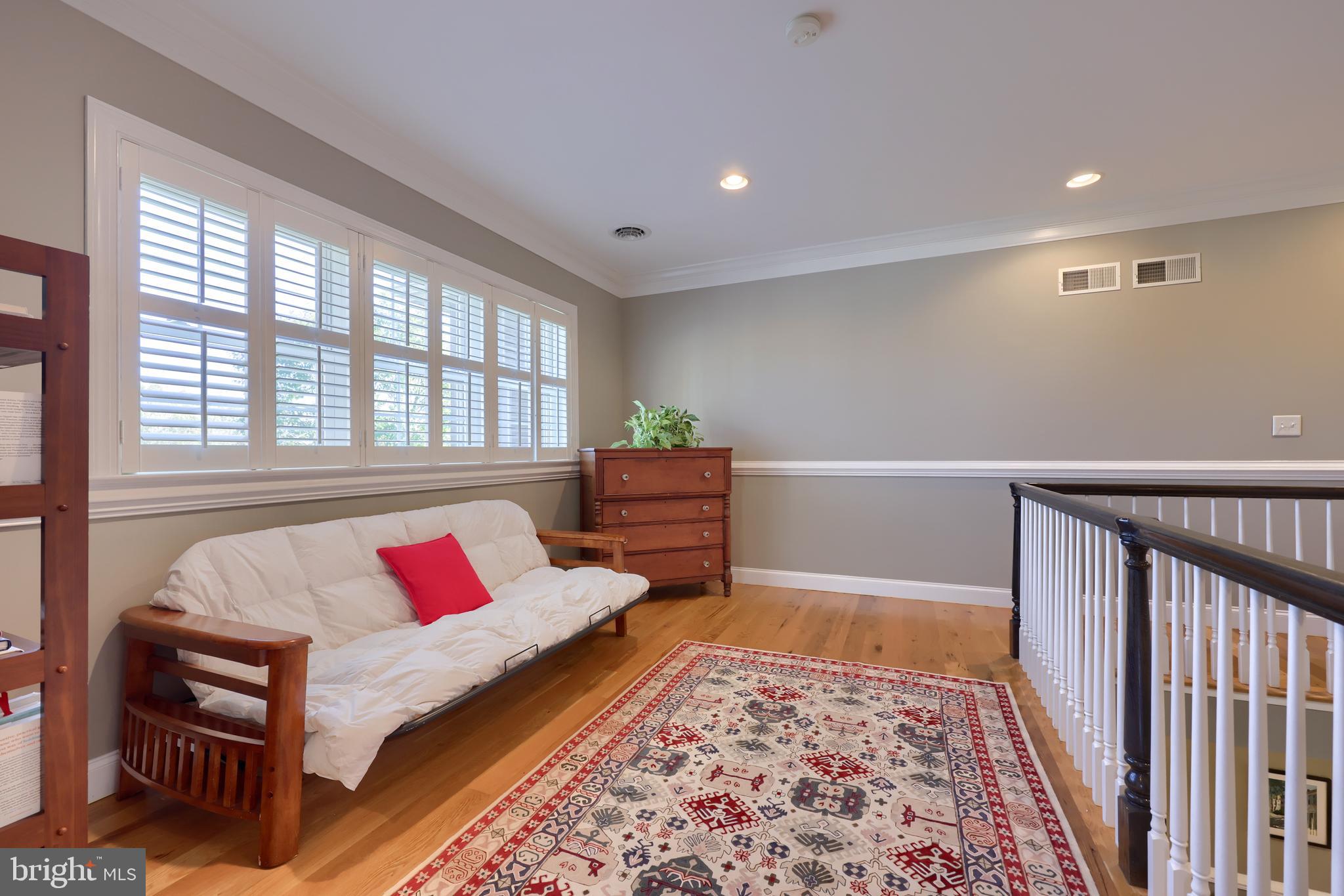 WELLESLEY MANOR - Residential