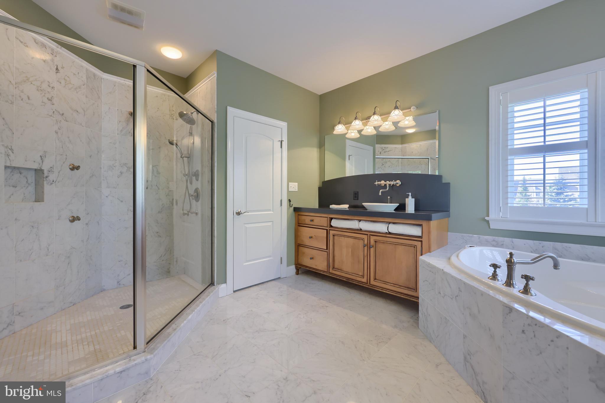 WELLESLEY MANOR - Residential