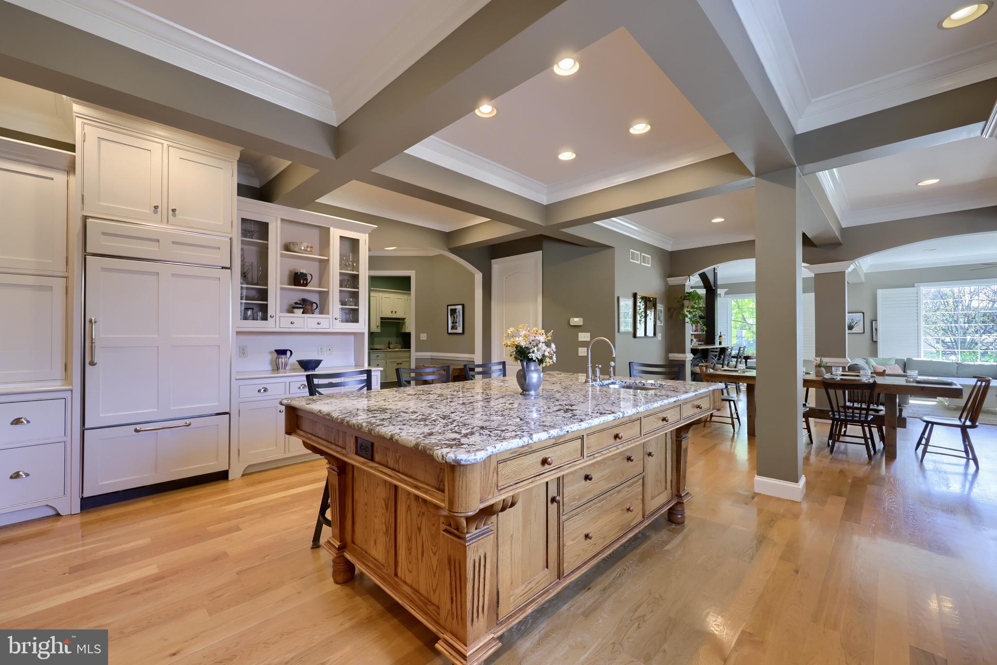 WELLESLEY MANOR - Residential