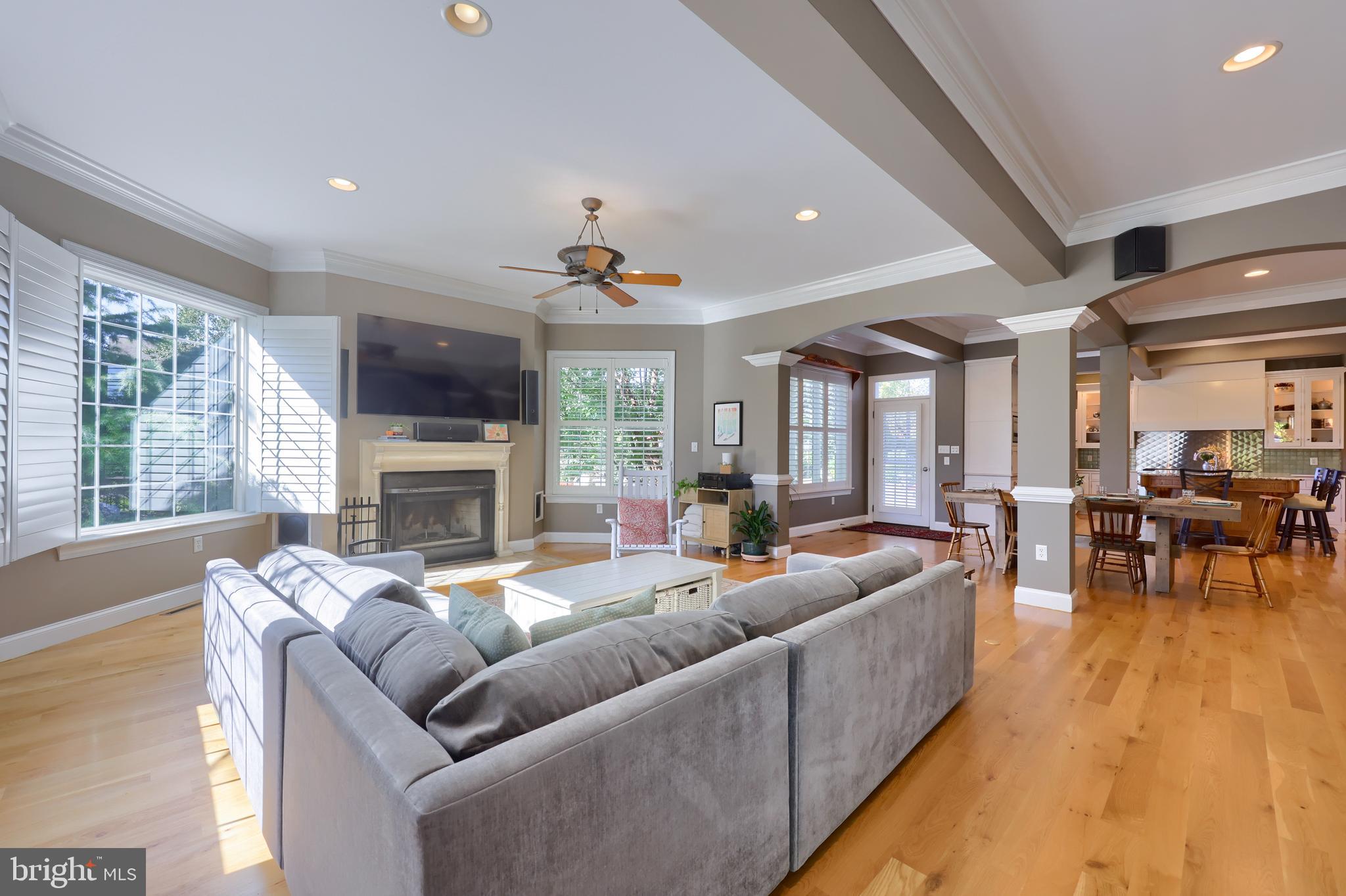 WELLESLEY MANOR - Residential