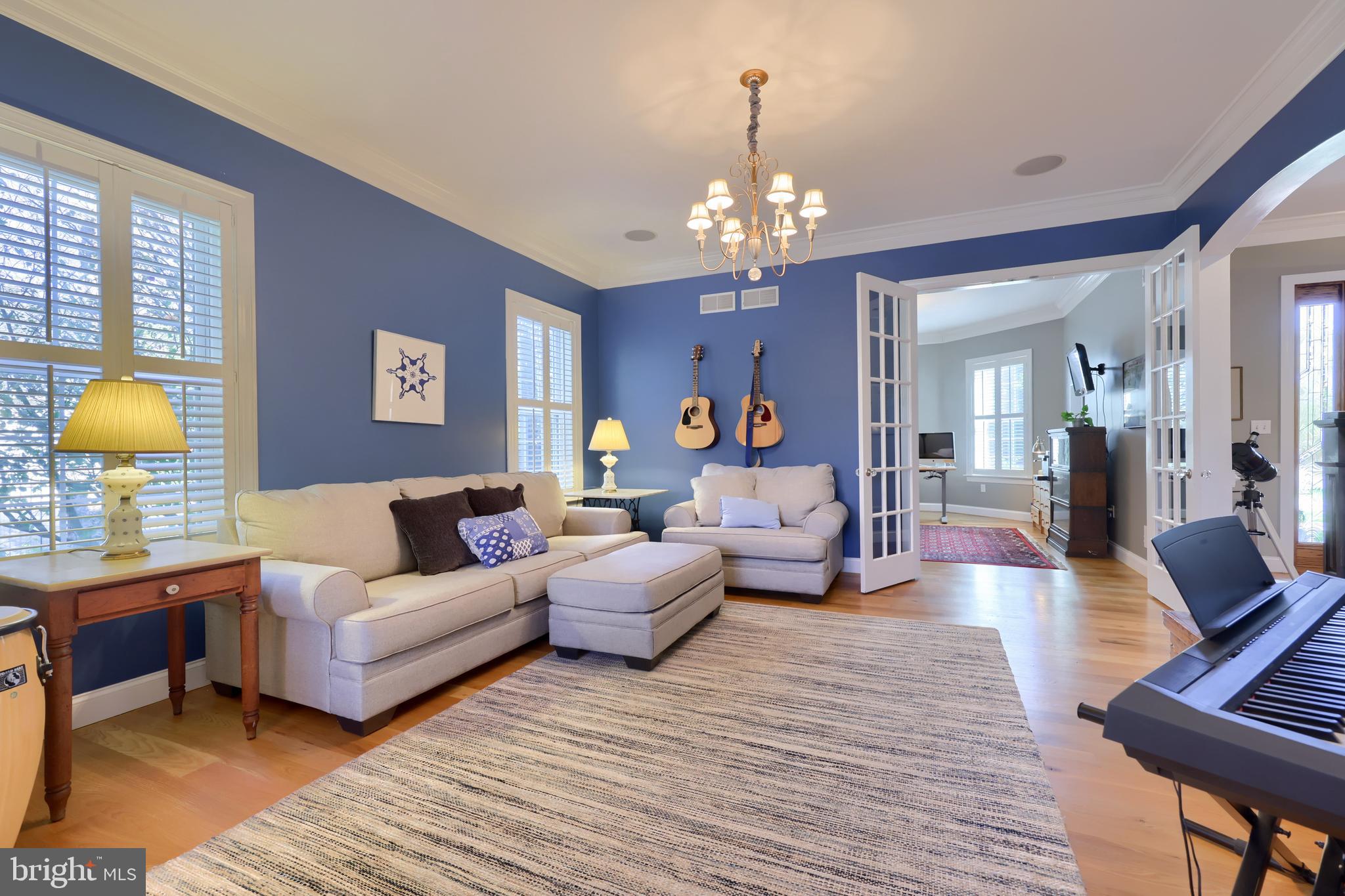 WELLESLEY MANOR - Residential