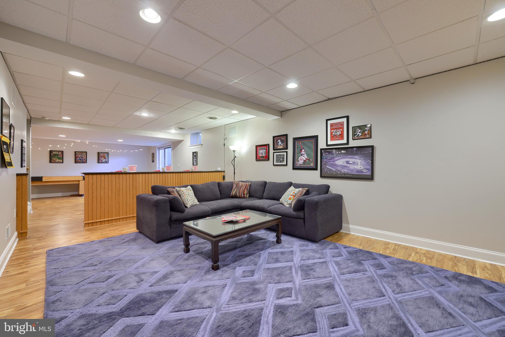 WELLESLEY MANOR - Residential