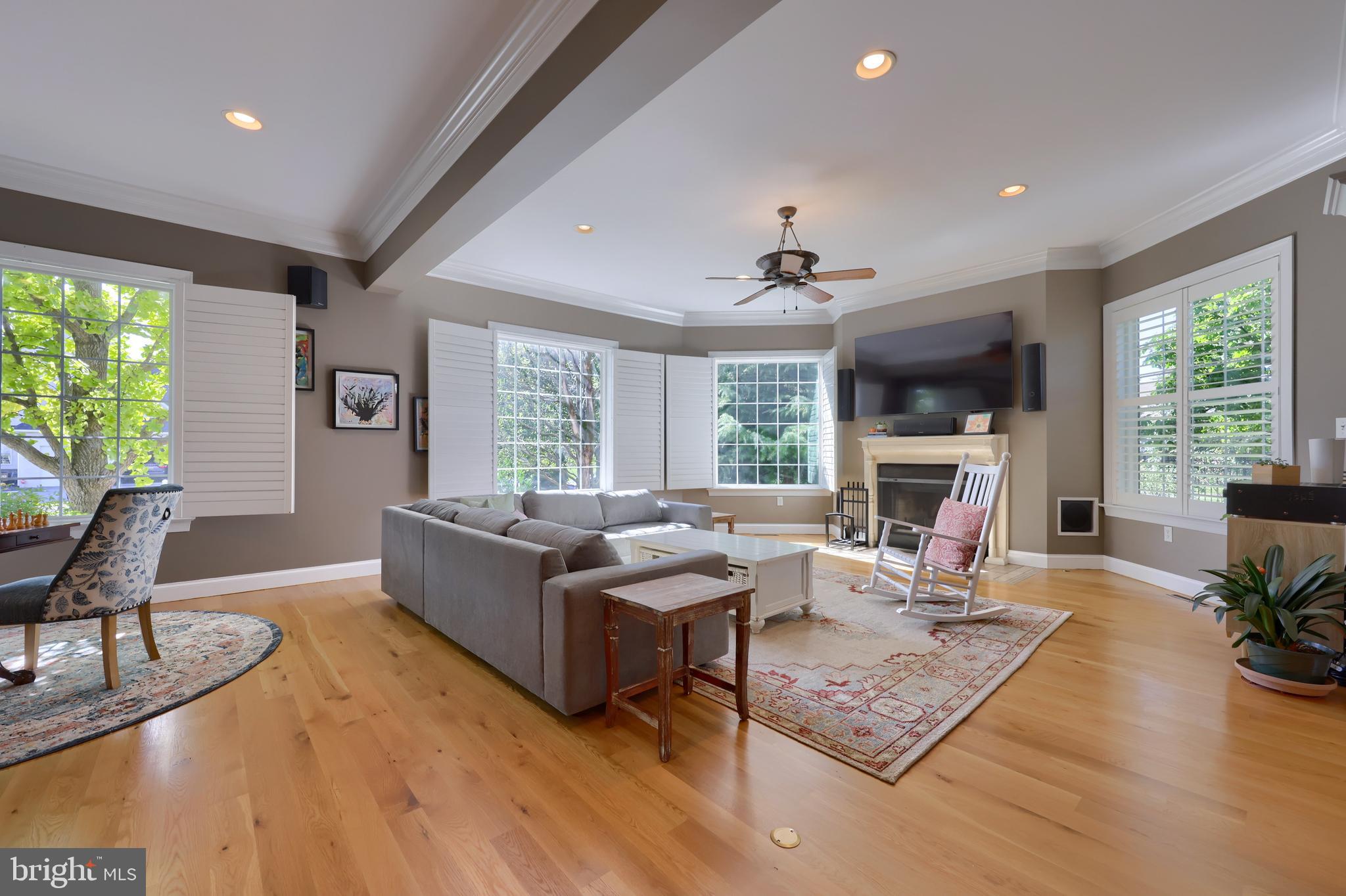 WELLESLEY MANOR - Residential