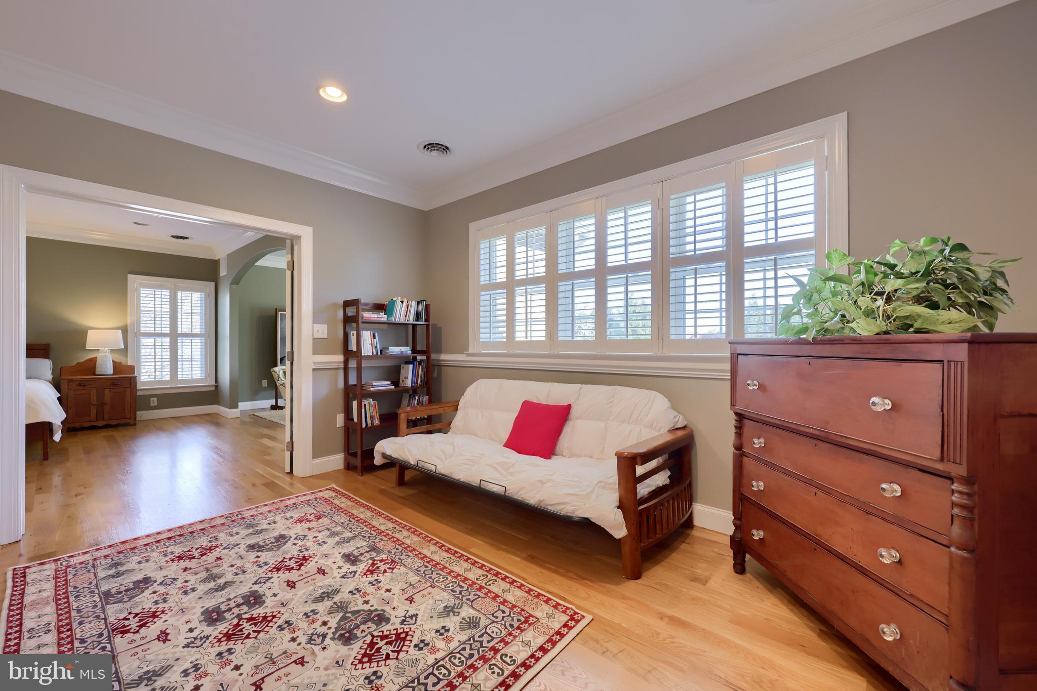 WELLESLEY MANOR - Residential