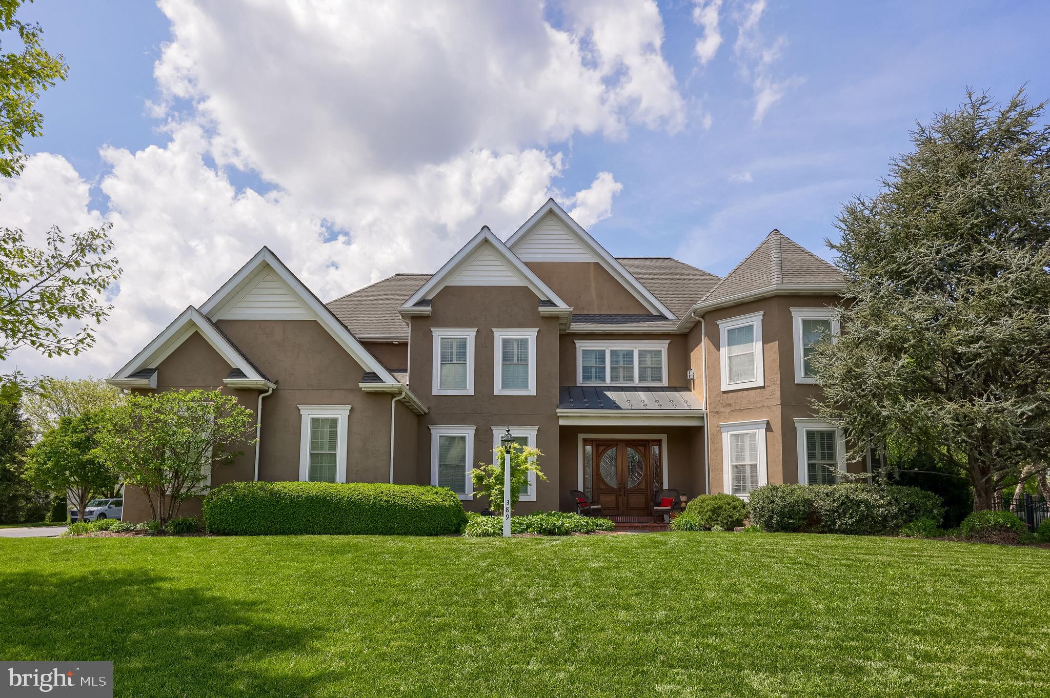 WELLESLEY MANOR - Residential