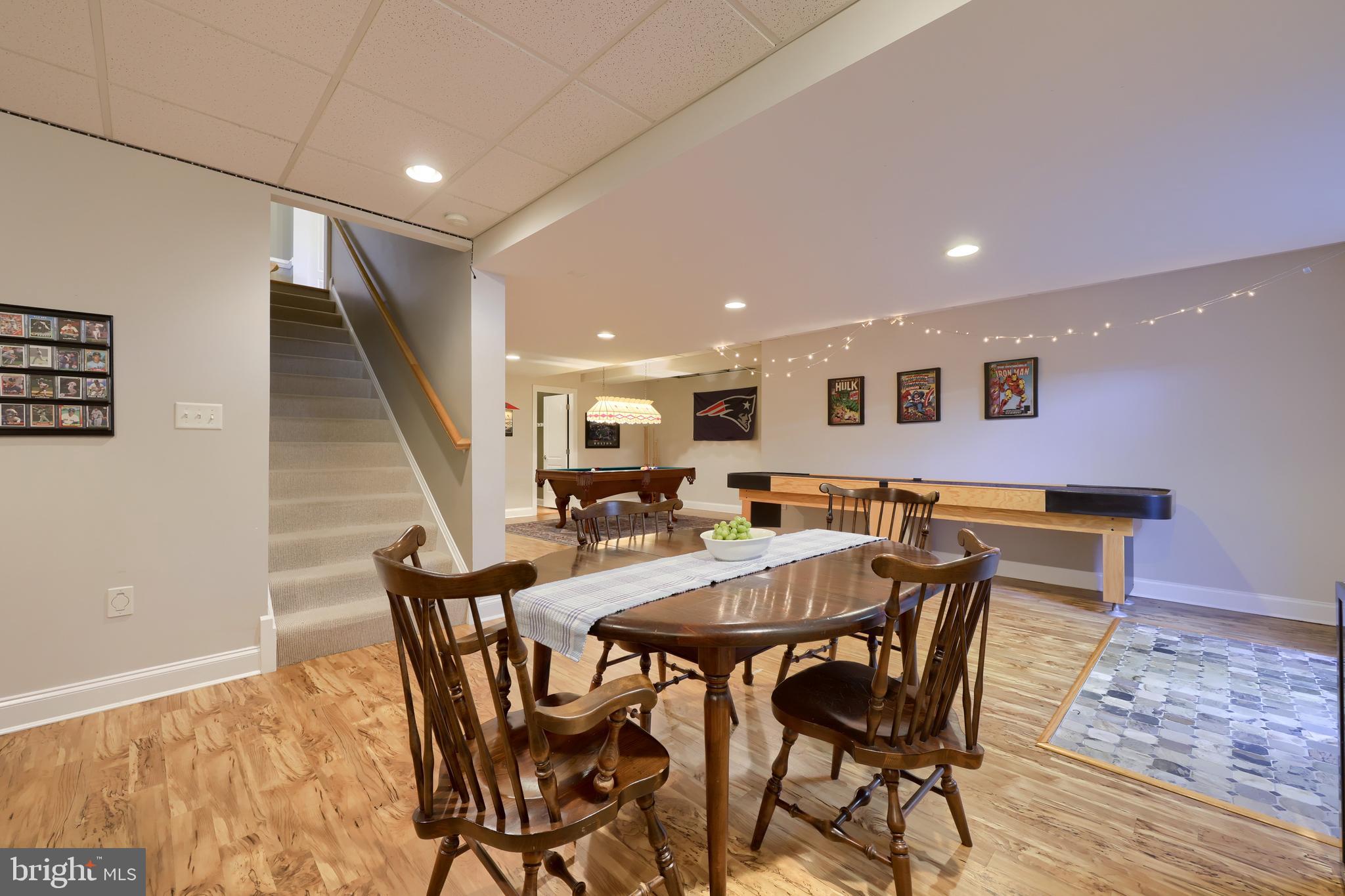 WELLESLEY MANOR - Residential