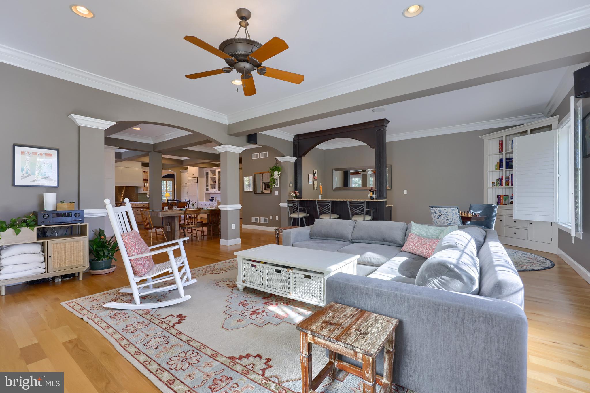 WELLESLEY MANOR - Residential