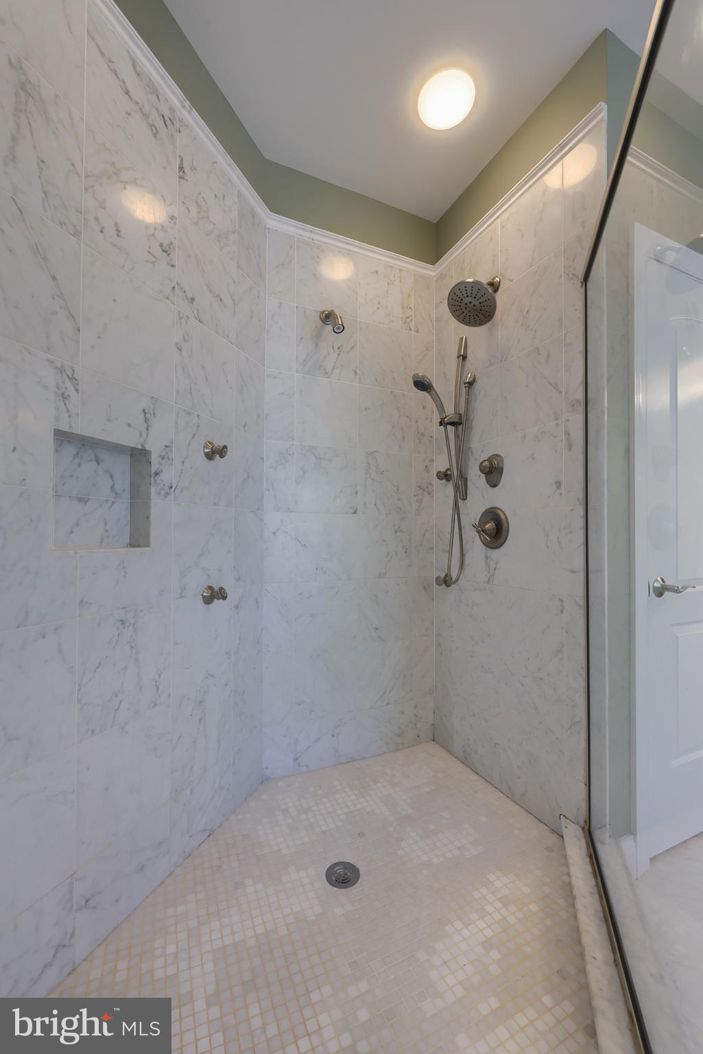 WELLESLEY MANOR - Residential