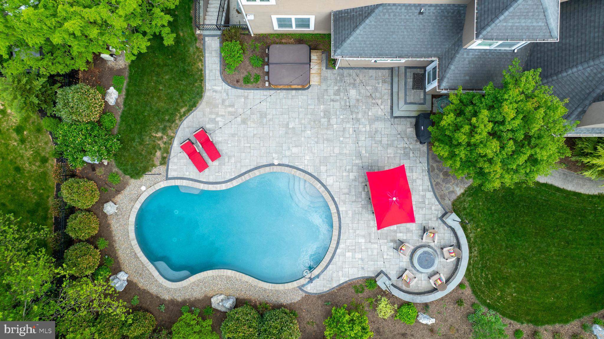 WELLESLEY MANOR - Residential