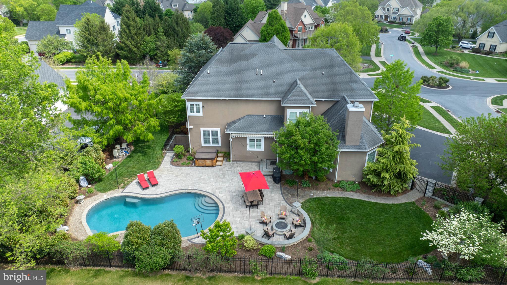 WELLESLEY MANOR - Residential