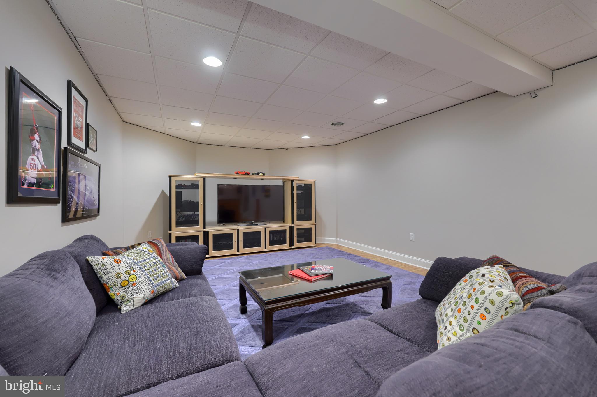 WELLESLEY MANOR - Residential