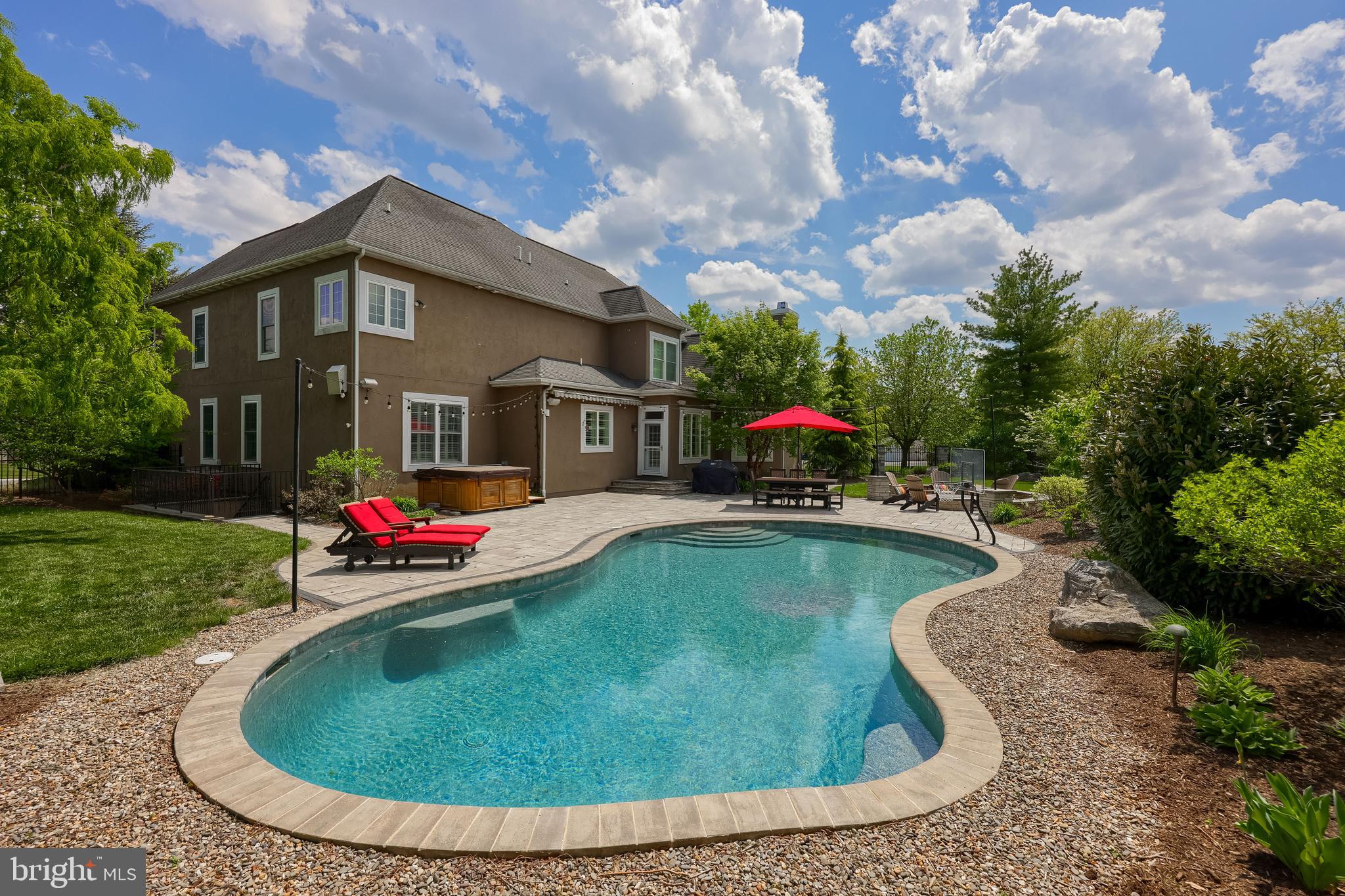 WELLESLEY MANOR - Residential