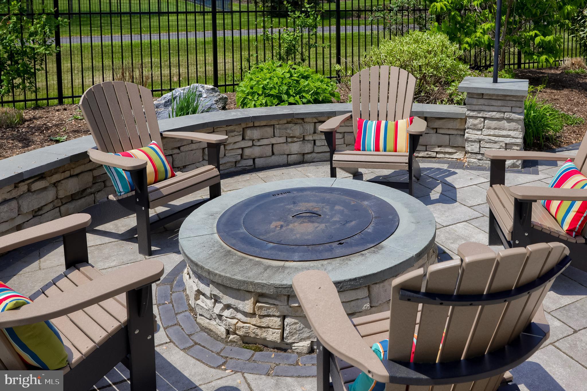 WELLESLEY MANOR - Residential