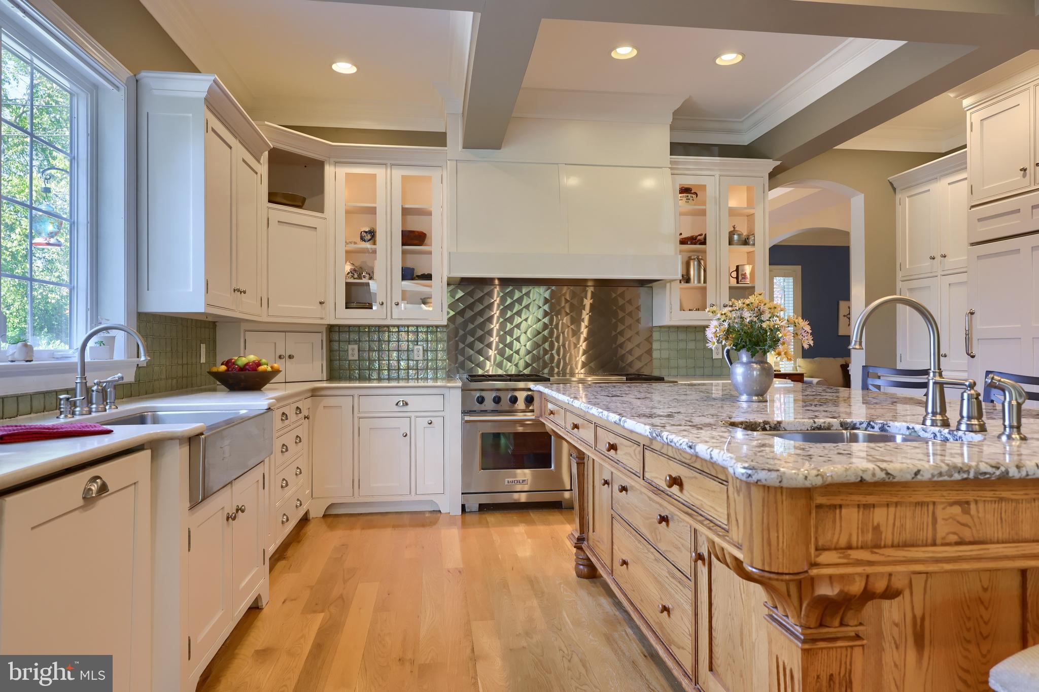 WELLESLEY MANOR - Residential