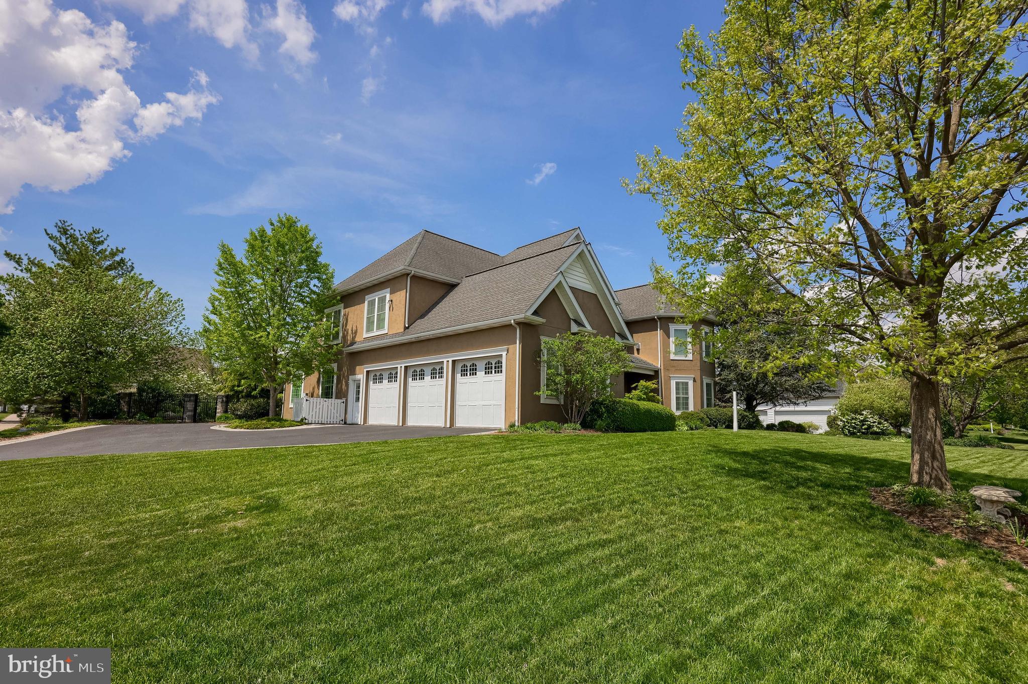 WELLESLEY MANOR - Residential