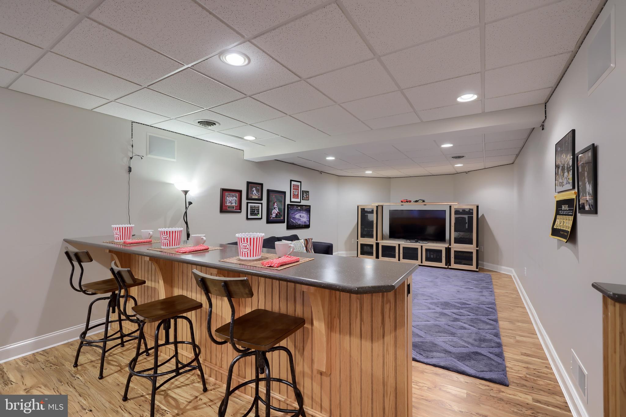 WELLESLEY MANOR - Residential