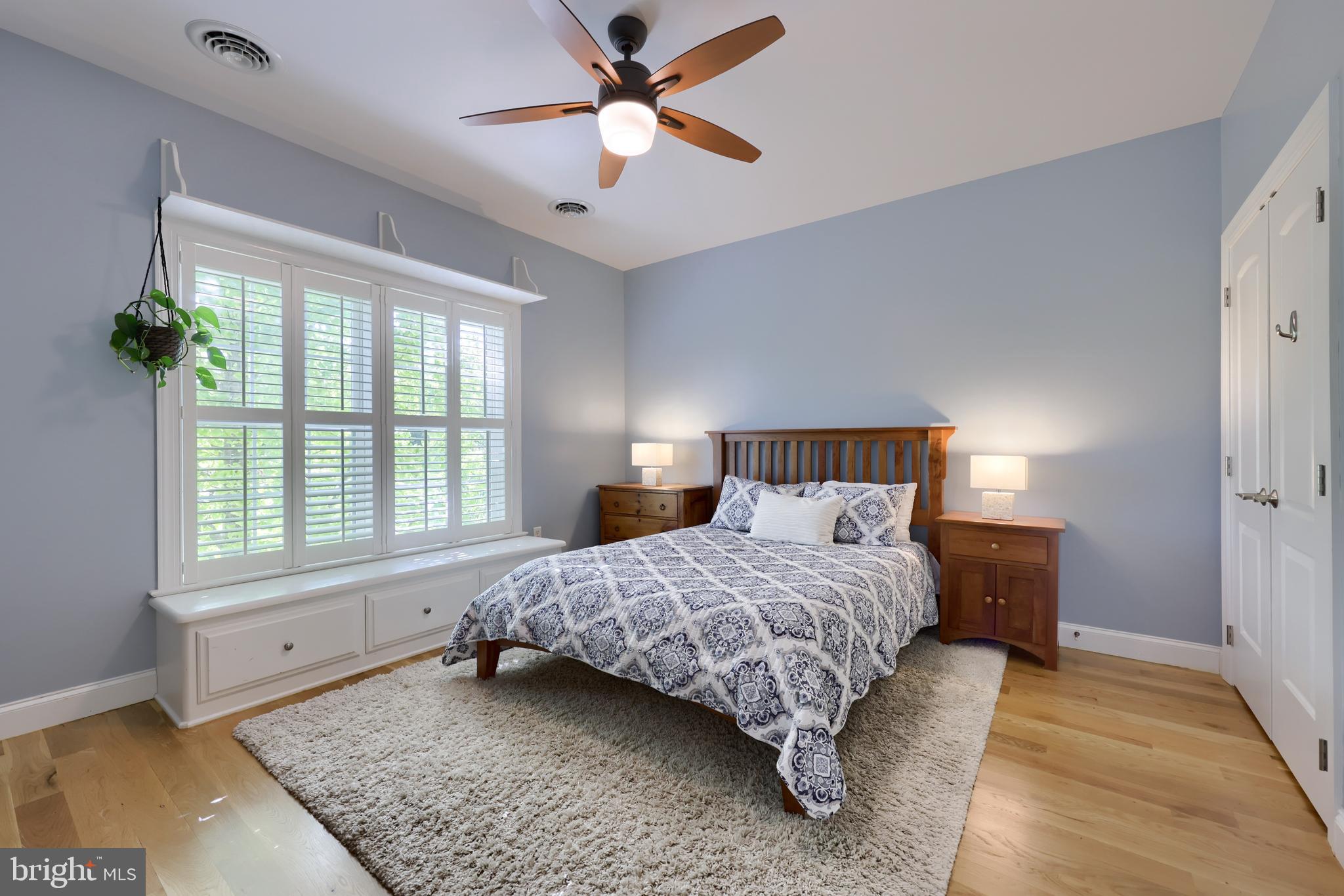 WELLESLEY MANOR - Residential