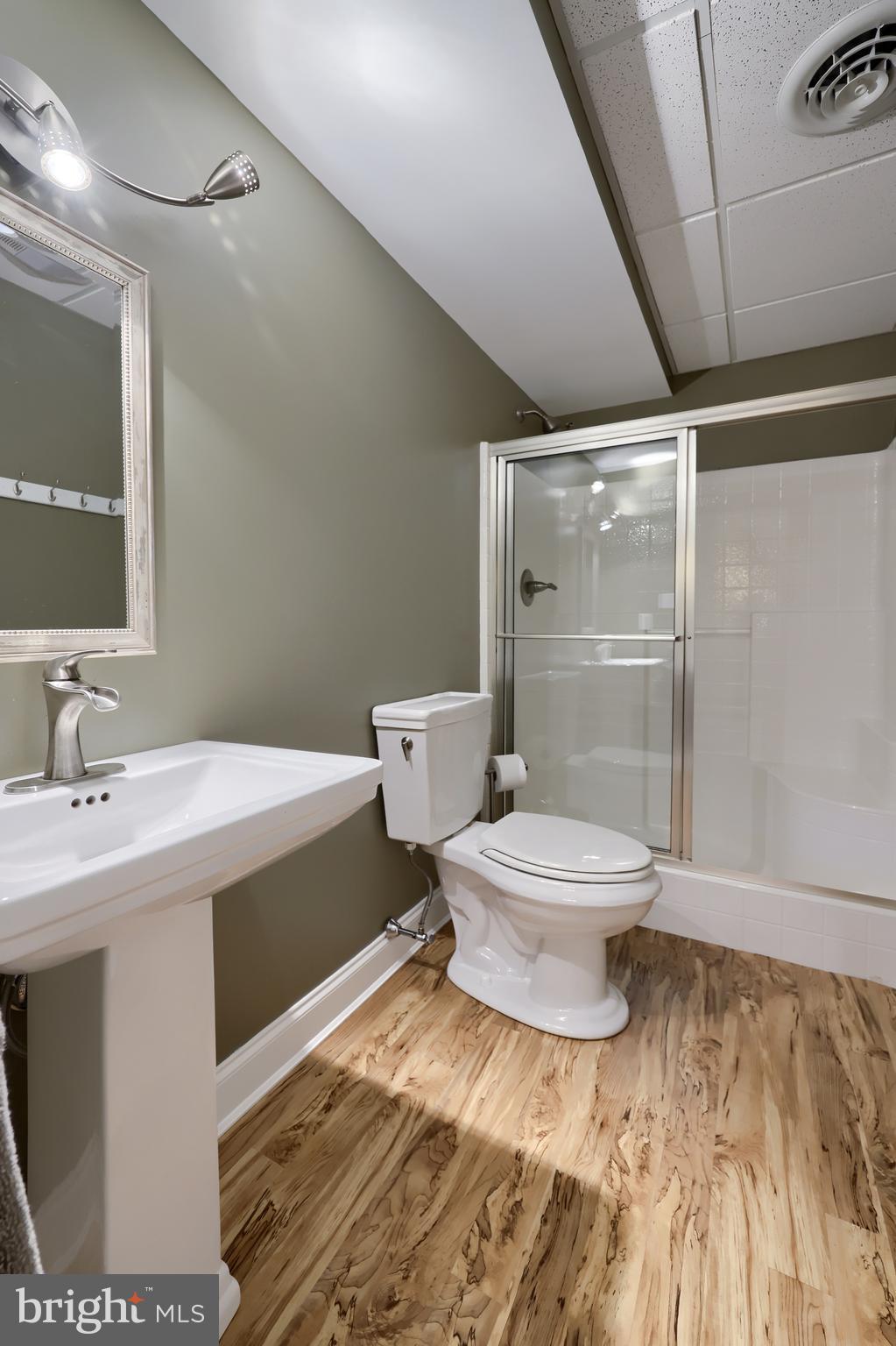 WELLESLEY MANOR - Residential