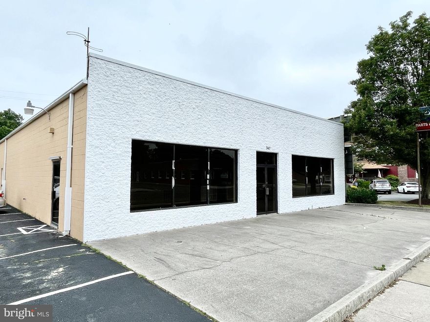 Centrally located in Salisbury, MD off of Route 50 and Route 13, this 5,000 sqft commercial space offers multiple options for the end user. There is approximately 1,000 sqft of retail space in the front of the building with a half bathroom and a separate private office. In the back of the building there is approximately 4,000 sqft of warehouse space with a second half bath and 2 overhead garage doors. The building has two heat pumps, one servicing the retail area and the other for the warehouse space. There are two electric meters and two panels. The building was previously the over flow sales floor for The Country House and prior to that the building was an AC Delco Automotive Store offering a retail parts sales in the front and automotive service in the back.