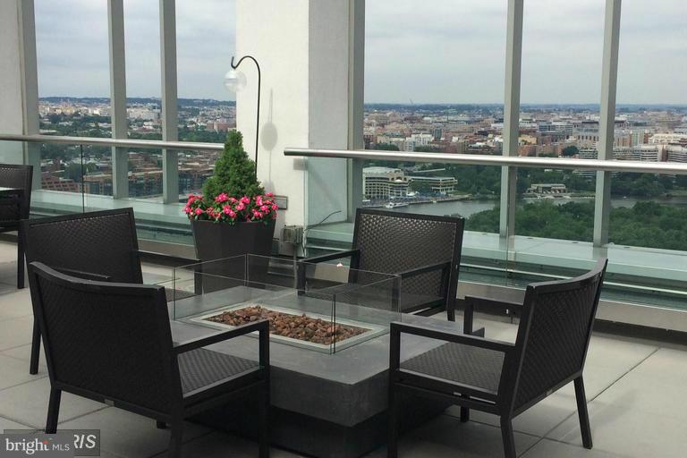 THE WATERVIEW - Residential Lease